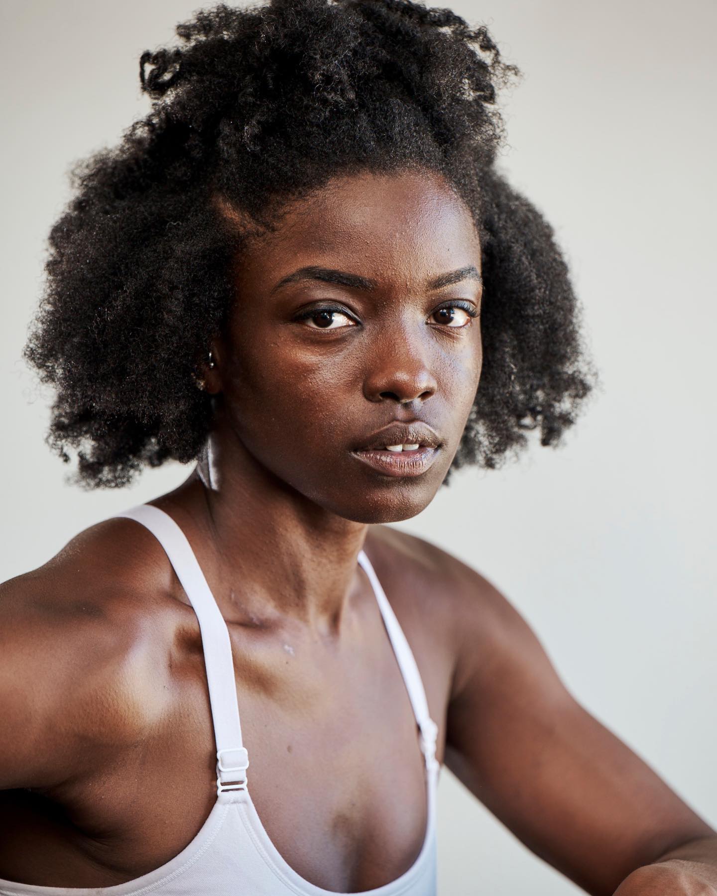 In the spirit of sharing my news late like I always do, this fall I will be starting a new and exciting journey. September 7th I will begin my studies for the Masters of Science Human and Health Performance program at Pacific College of Health Sciences 😊🎉!! With this program I will be learning all about using traditional medical systems with modern science to develop performance goals and solutions based on your individual and community needs.
.
After 3.5 years of gaining hands on experience from elite athletes all the way to my favorite weekend warriors, I have been able to see what health looks like in its many shapes and forms and the different paths we all take to achieve it. However, the most important lesson I’ve learned it above all else is that it takes a deep and personal commitment to yourself to better yourself every day no matter the odds against you!! I know it sounds like a lot and it’s hard to do it alone, but luckily you don’t have to!! My goal is to continue to better myself as a person and as a coach so that I can continue to pour into your life and assist where you need me most!
.
With that being said, in addition to obtaining my M.S in HHP I will also be receiving my ‘Health Coaching Certification’ and my ‘Medical Cannabis Certification’. As society collectively pushes towards more holistic health approaches and herbal remedies, I want to be on the front lines educating and guiding people into living healthier and fuller lives 🏋🏾♀️🧘🏾🏊🏾♀️🤸🏾
.
I hope y’all will continue riding with me on my wellness journey because I have truly enjoyed the ride with you 💕 Be sure to follow @naturalbodi_ so we can stay connected 😊 I’d love to hear any thoughts, opinions or questions you may have as we continue growing together 🌱
📸 @perbernalphoto
#NaturalBodi #MoveBetterLiveWell #HealthandWellness #HealingTheMasses #Masters #HumanandHealthPerformance #HealthCoaching #PersonalTrainer #AthleticTrainer #Fitspo