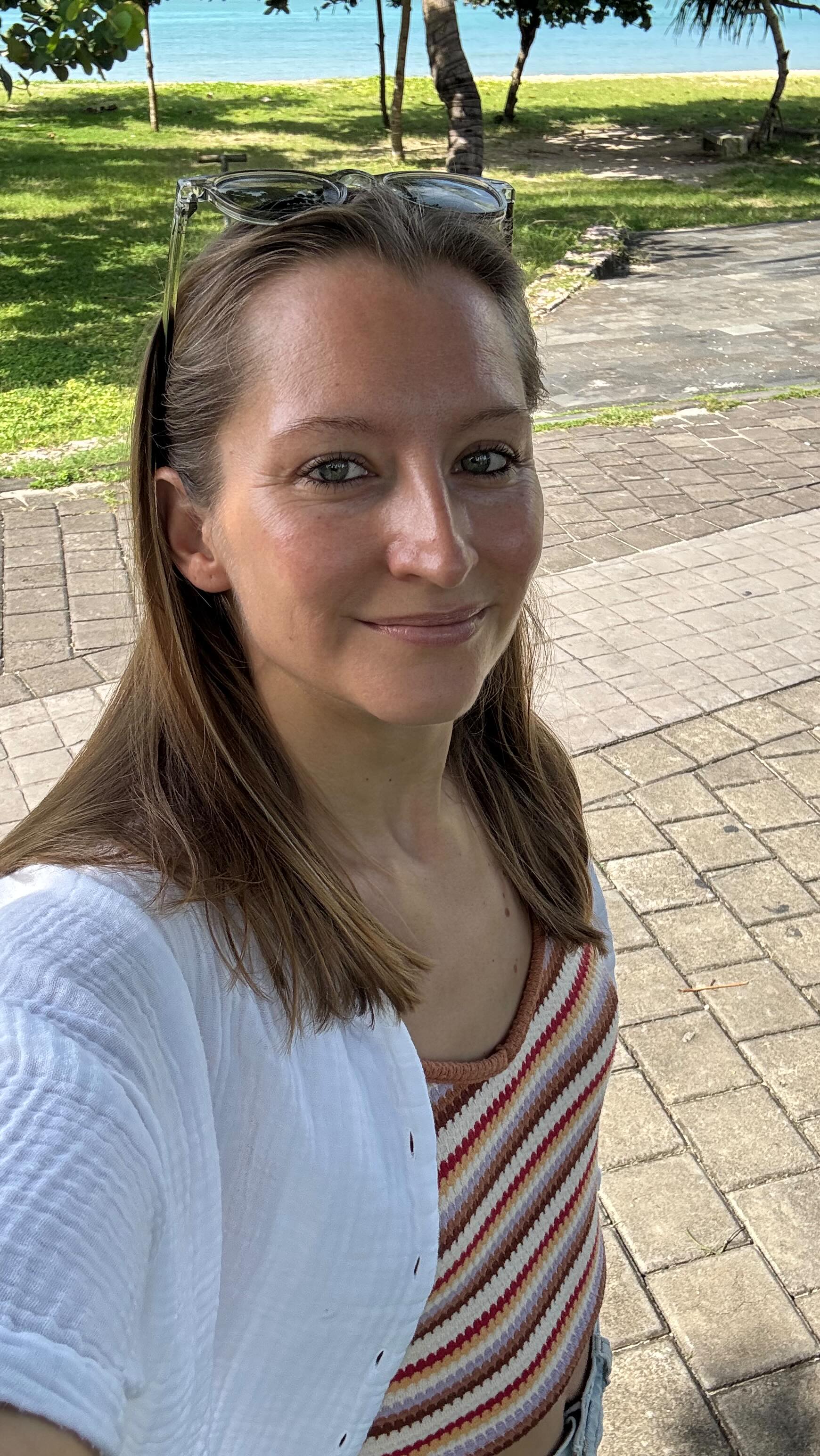 Wer kennt‘s?
Der Job von Social Media Managern ist nicht immer einfach, der Druck ist groß und deine ganze Arbeit liegt auf dem Präsentierteller.
Wenn du grade ideenlos bist:
Geh raus, mach mal dein Ding und lass dich nicht von anderen beeinflussen.
Copy-Paste funktioniert nicht mehr und es ist auch einfach langweilig immer das gleiche zu sehen 🫠