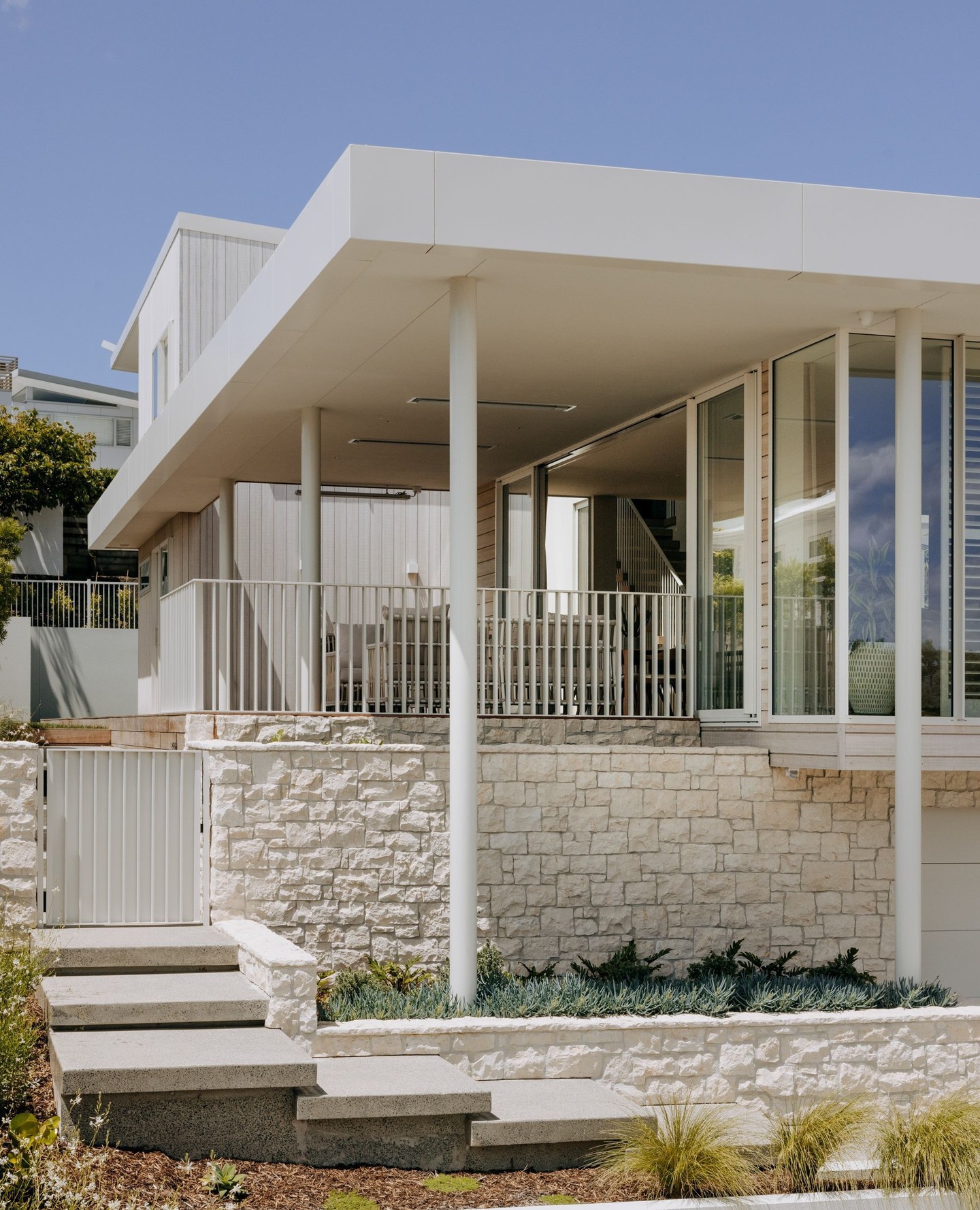 A coastal renovation with a clear mid-century modern influence.
This thoughtful reimagining of an existing home brings a fresh architectural language to the exterior, where natural materials and clean geometry create a calm, contemporary presence.
The façade pairs Newport Random Ashlar natural limestone with Sioo:x-finished Abodo timber cladding, combining the permanence of stone with the warmth of natural timber. Together they form a restrained, coastal palette that feels timeless while referencing the relaxed elegance of mid-century design.
Take a tour of this home at the link in bio.
Builder: @calleyhomes
Architecture: @carnachan_architecture
Interiors: @shawdesign.nz
Photography: @boundlessvisionnz
#CalleyHomes #ArchitecturalHomes #CoastalArchitecture #MidCenturyInfluence
