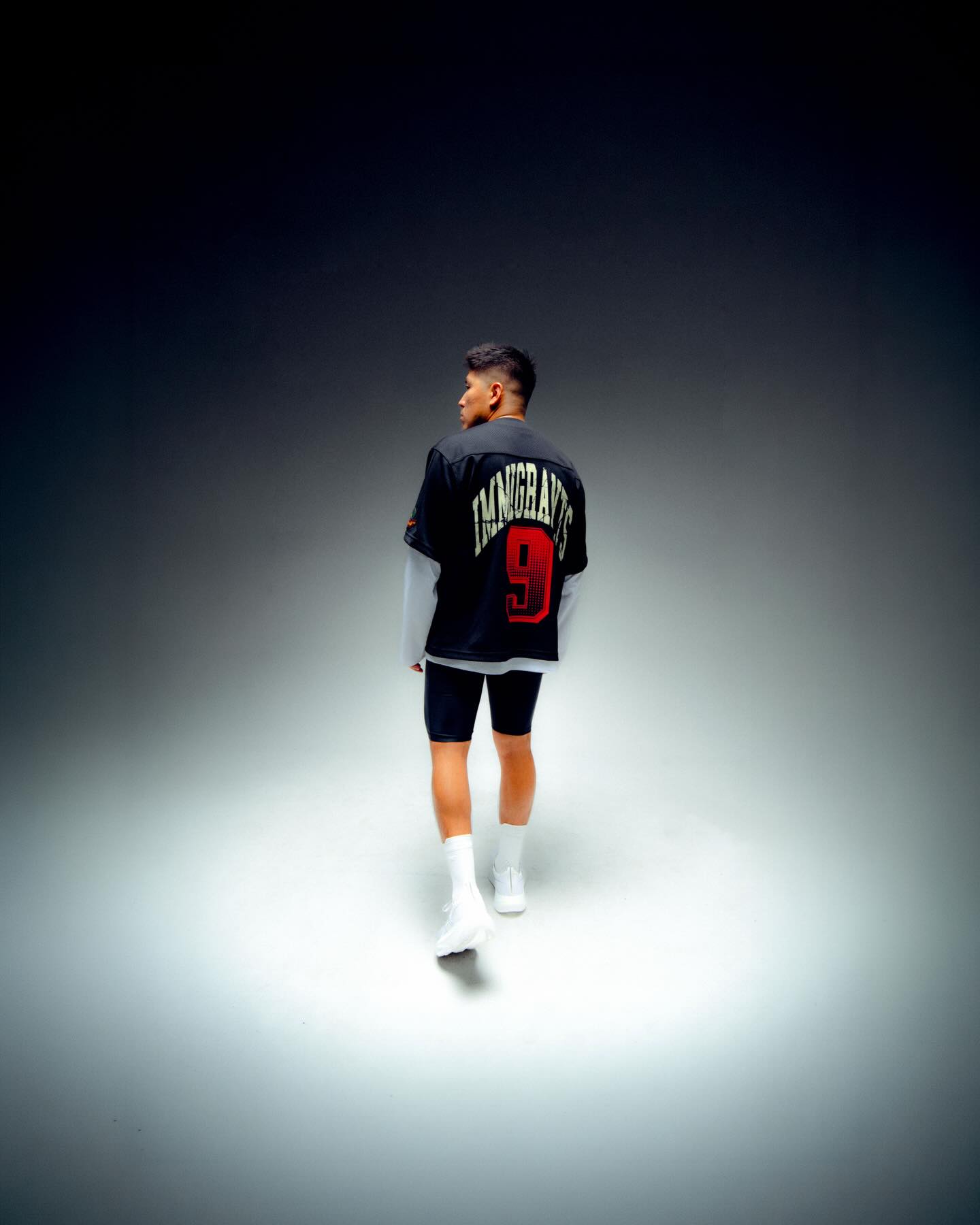 To Immigrant Parents,
I dedicate these 26.2 miles across the city of Los Angeles to you. Para los que siguen viviendo con miedo de salir y los que siguen arriesgándose para apoyar a sus familias. I see you, and I know that you will persevere. Life has already taken so much from you, but still here you stand. Resilient as the day that you embarked on your journey in search of a better life for you and your family. Apa y Ama, no puedo poner en palabras lo mucho que los amo. Quiero que sepan que sus esfuerzos no fueron en vano. Vamos a salir adelante porque así nos criaron: que luchemos con todas nuestras ganas. So on marathon day every step that I take will be dedicated to you because my freedom of movement is a result of your love and care. The risks you took to come to another country that has rejected you. But I will never reject you, and I will never be ashamed of my roots. It’s time to show why immigrants make America great.
From,
A Mexican-American Son
Photo @zulydelarose / edit by me 🫡