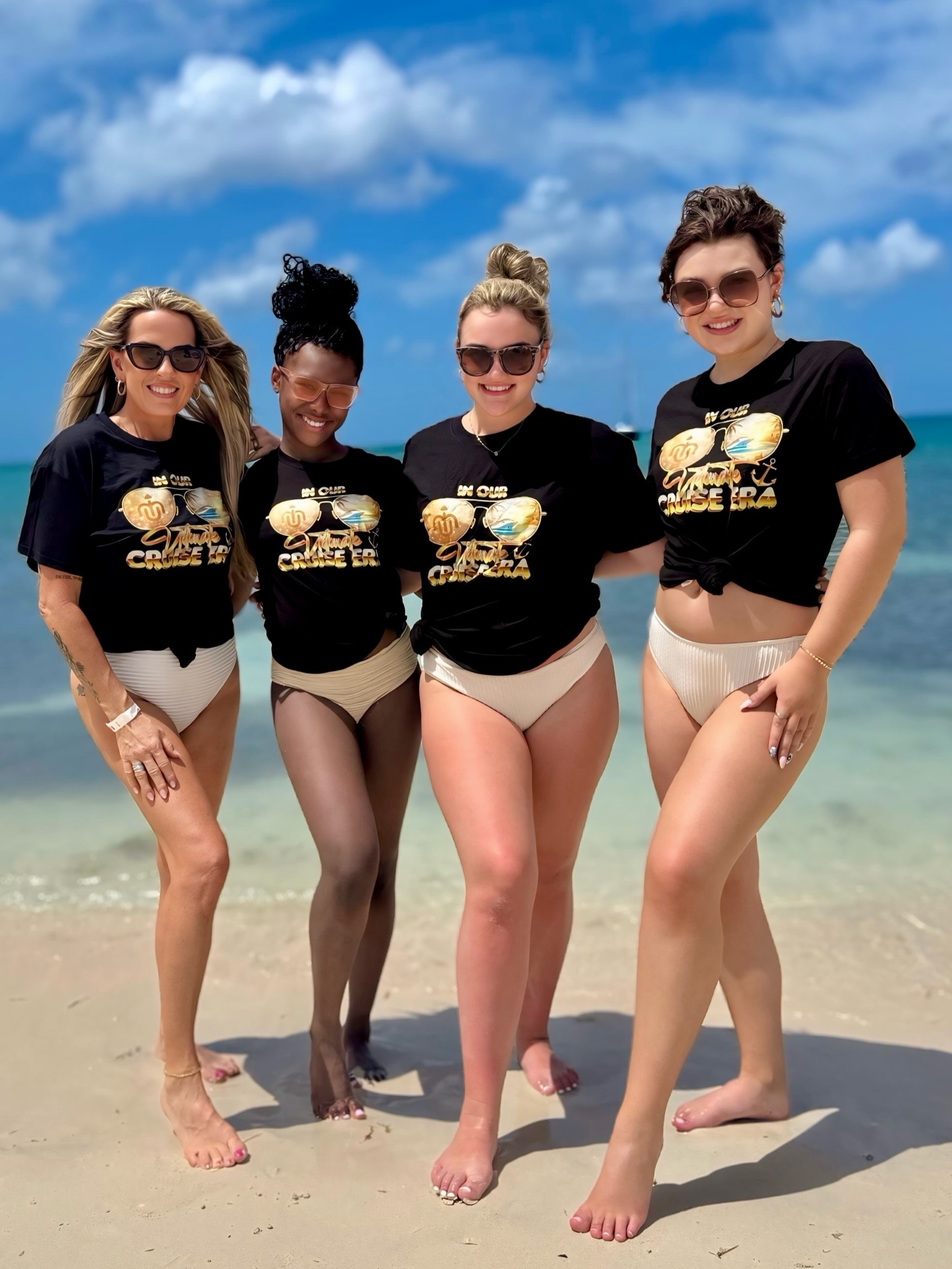 It’s not a Ultimate Eight Royalty trip without matching tees from @embracingfiredesigns! Thank you for always supporting our girls. 🖤💛
#ultimateinternationalmiss #uim #ultimateeight #pageants #embracingfiredesigns