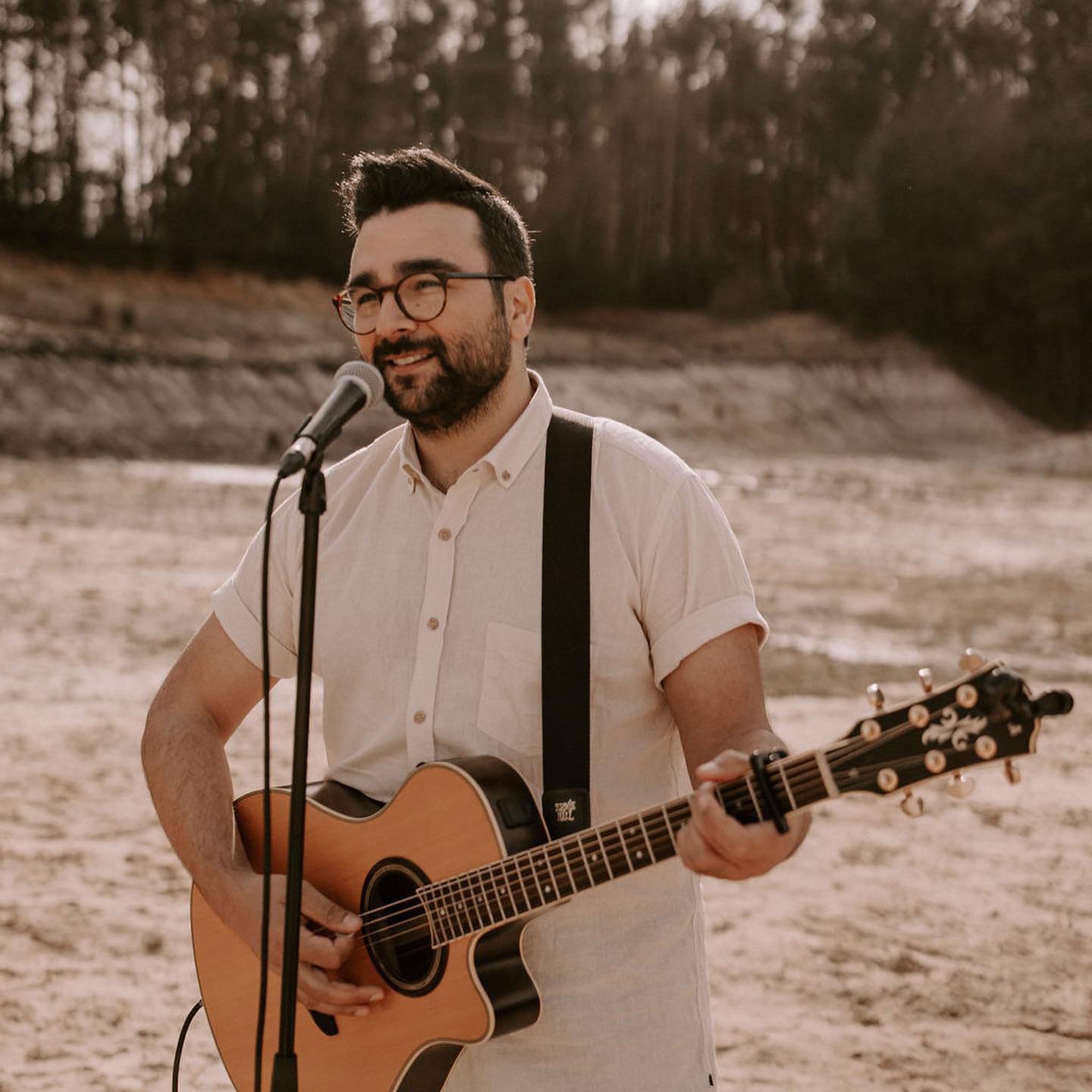 So... genug mit digital detox!!!
Hier ein kleiner vorgeschmack von einem super schönen Tag mit wundervollen Menschen.
Danke dass ich dabei sein durfte!!!
Fotografin & Organisation: Sara Eisenmann Fotografie @sarajane.fotografie
Video: Attila Tevi Foto-Video-Design @attilatevi_hochzeit
Torte: Anna Bremer @toertlichkeit
Traurednerin: Janine Birnbaum @aufdenpunkt.undmitteninsherz
Schmuck: Sarah Weisenstein @perlenbraeute
Ringe: Juwelier Otto Parr @juwelier_ottoparr
Floristik: Sarah Laube @blumenlaube_ffm
Dekoration: Anna Staab @dielotta.de
Brautmode: Aylin Jakob @only.one.bride
Papeterie: Sellerina Reichenberger @sellerina_design
Couple: Jelena Breithaupt & Patrick Schröder @jelena_rebecca & @schroedi_2206
Herrenausstatter: KASTELL MANUFAKTUR @kastell_manufaktur
Styling: Christina Llorente @llorente_makeup
Sänger: Emre Bicer @emmi.live.music