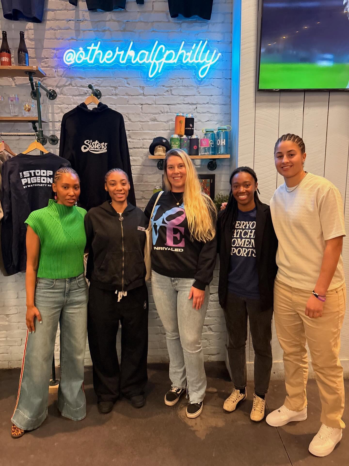 Philly IS a women’s sports town and the @stooppigeonphl is our home!
#philly #wpbl #wbb #wnba #nwsl
