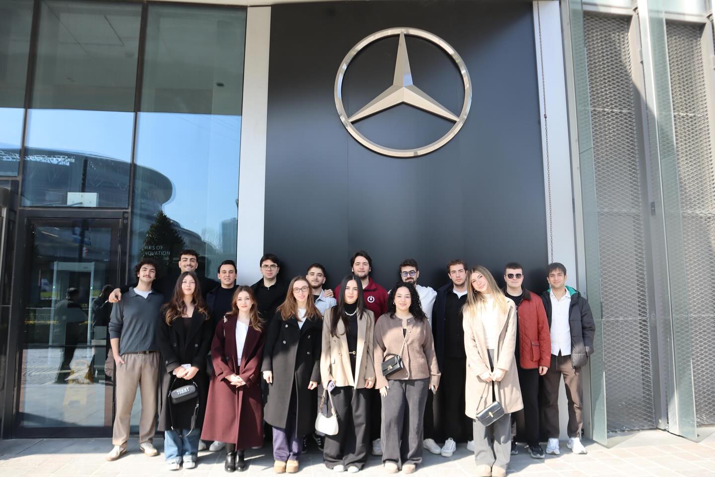 Mercedes-Benz’e gerçekleştirdiğimiz “Come See Learn” şirket ziyaretinde markanın dünyasını yakından tanıma fırsatı bulduk. Etkinlik boyunca ilham verici paylaşımlar dinledik ve oldukça keyifli bir deneyim yaşadık. Misafirperverlikleri için Mercedes-Benz ekibine teşekkür ederiz.
#mersedes_benz #learning #businessasusual #networking