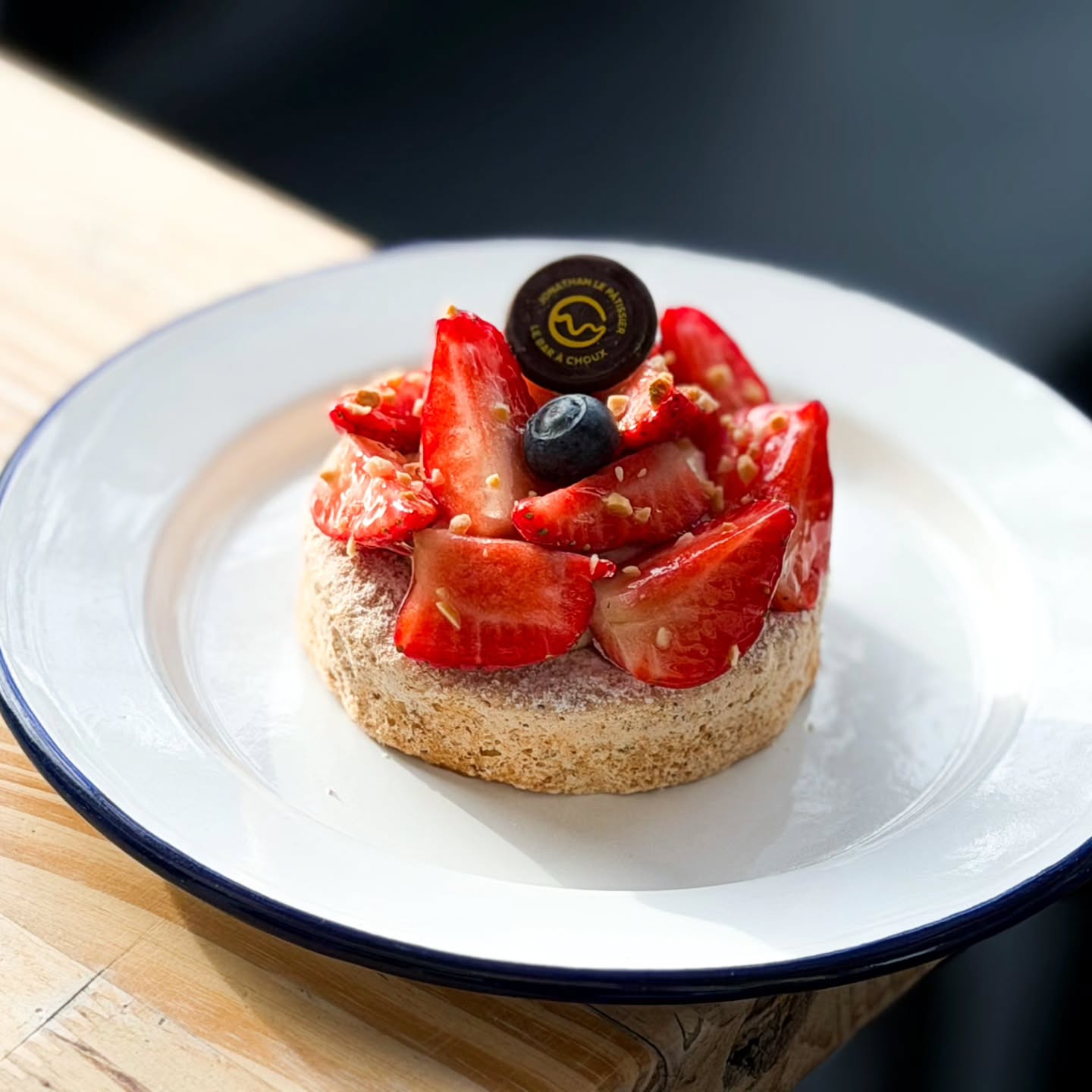 Les fraises font leur grand retour !
Et vous, vous êtes plutôt dacquoise aux fraises ou fraisier ?
Rendez vous en boutique ou en ligne pour passer votre commande !
www.jonathanlepatissier.fr
Bonne degustation
Photos @k_rolight_food