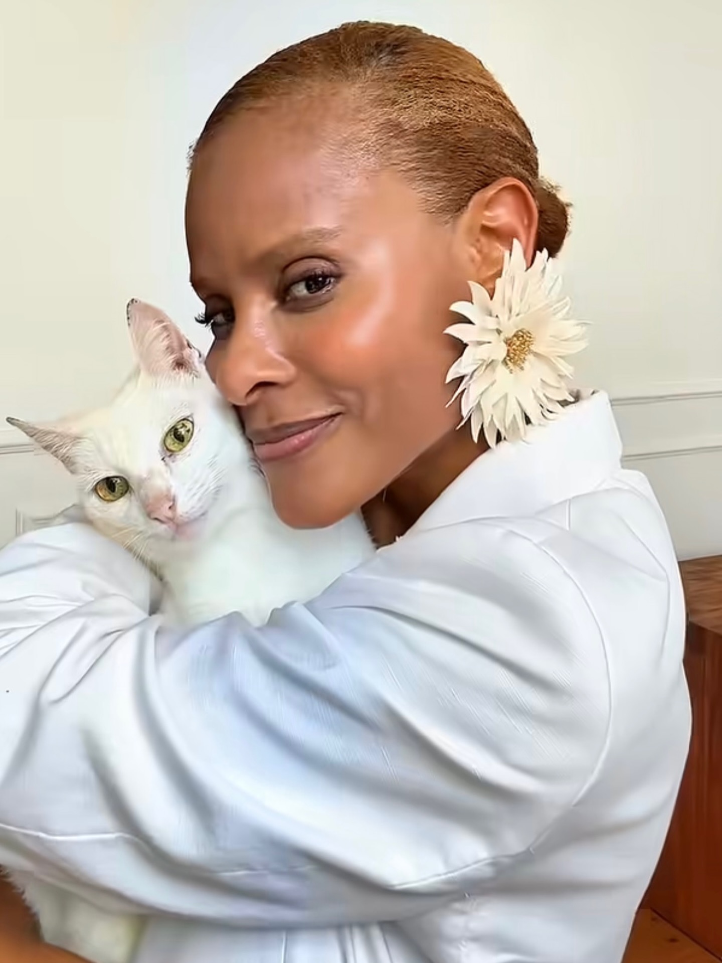 “Leveza no olhar, amor nos gestos e uma alma que ilumina tudo ao redor. ✨
Aline, você é especial demais.”
#alinewirley #gatos #famosas #amordefã