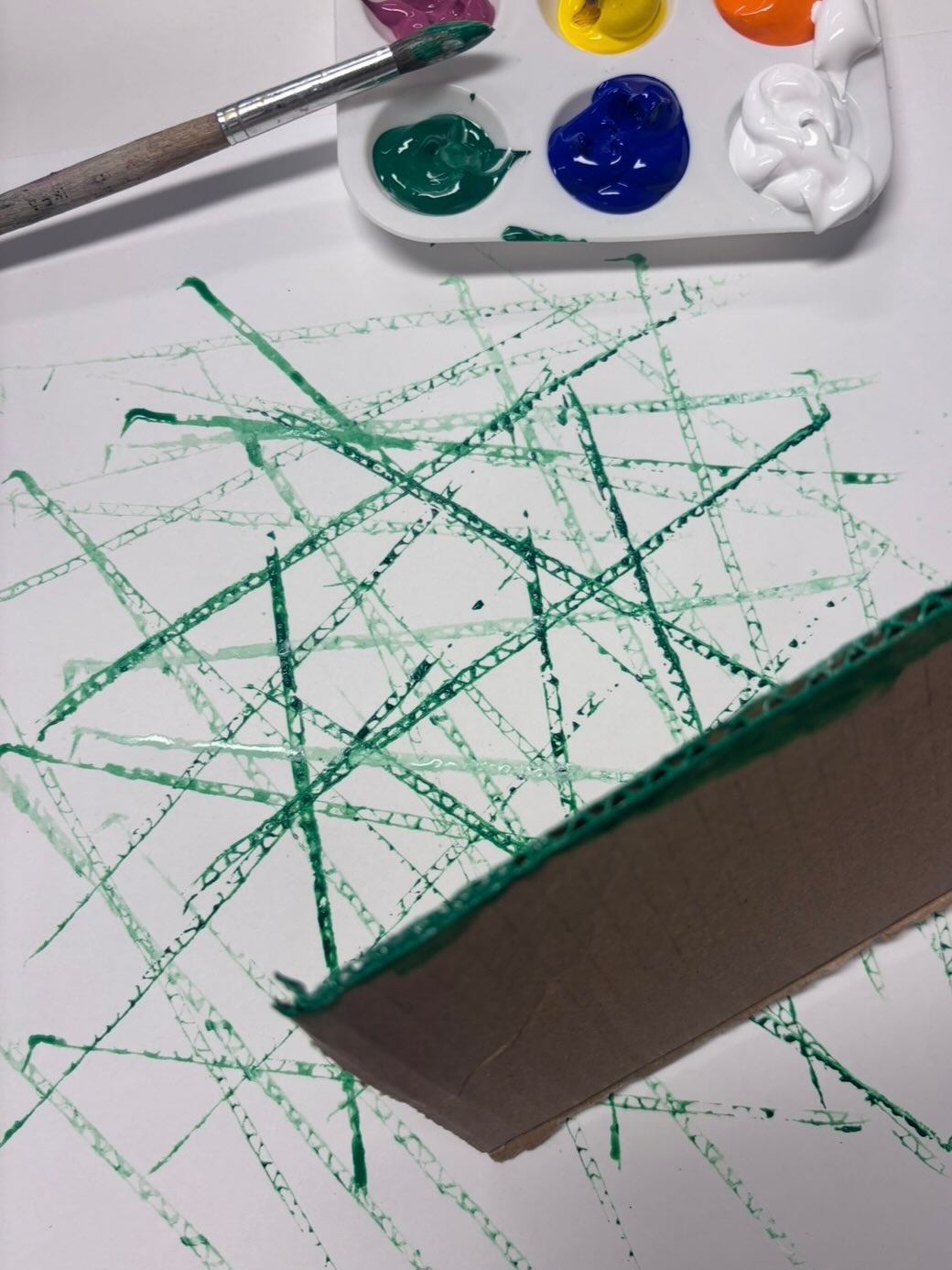 Gøy med maling og enkle «verktøy» 🎨🖌️