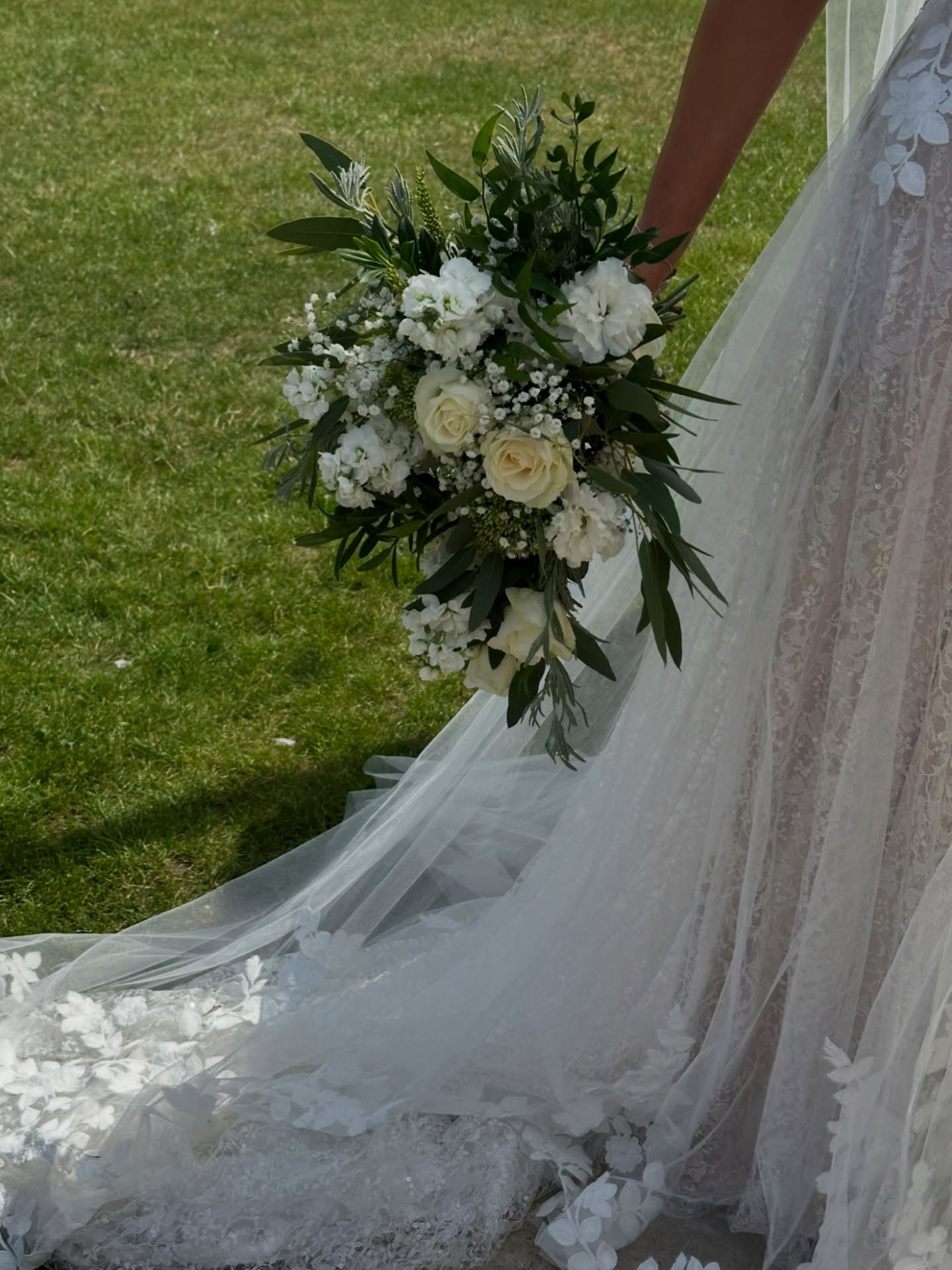 The seasons are changing which means one thing… spring and summer weddings are being planned 💐 so here is some beautiful inspiration I have taken from weddings I have previously shot🪻🤍
#weddingday #weddinginspiration #springwedding #summerwedding