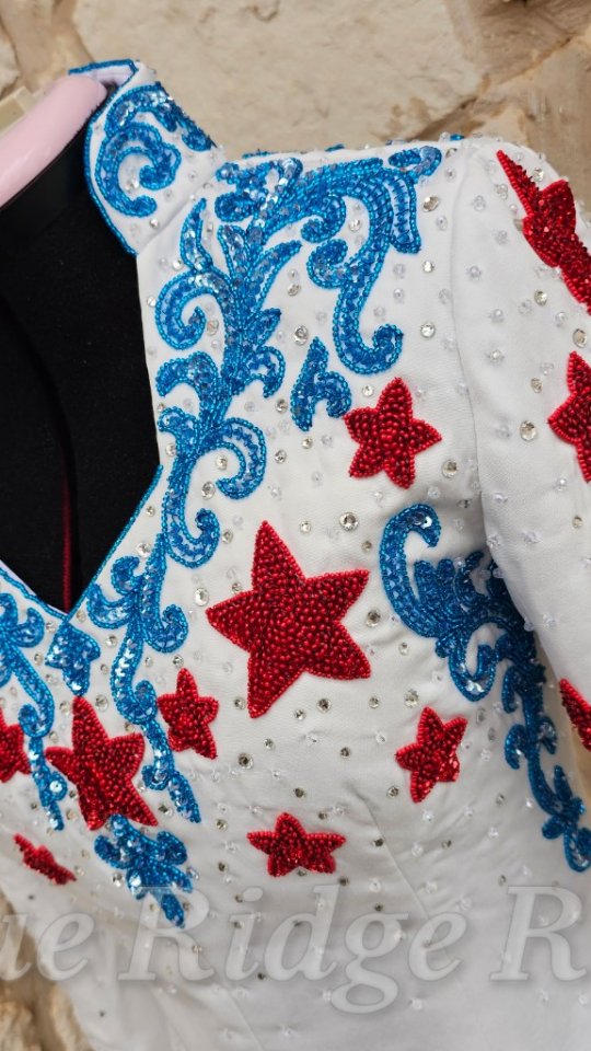 Meet Starlight ✨
Fully beaded. Fully stoned.
Because rodeo queens were never meant to be subtle!
Www.rodeoqueenclothes.com
#rodeoqueen #rodeoqueenfashion #rhinestones #rodeoqueenshirt #cowgirlstyle