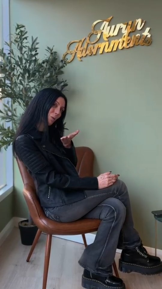 Join @tasha.auryn and @rrmakeupltd this mother's day - Sunday 15th March - for a day of sparkle and shimmer ✨
Tasha will be offering 10% off all permanent jewellery, and we have the wonderful Rachel offering a quick 15 minute eye looks with tips and tricks for anyone who gets permanent jewellery 💖
Rachel will also have some of her amazing products, including the phenomenal @olivegoldtanning available to purchase in the studio for 10% off!
Treat your mum, daughter, sister, friend or yourself 🫶
Book now and DM with any questions.