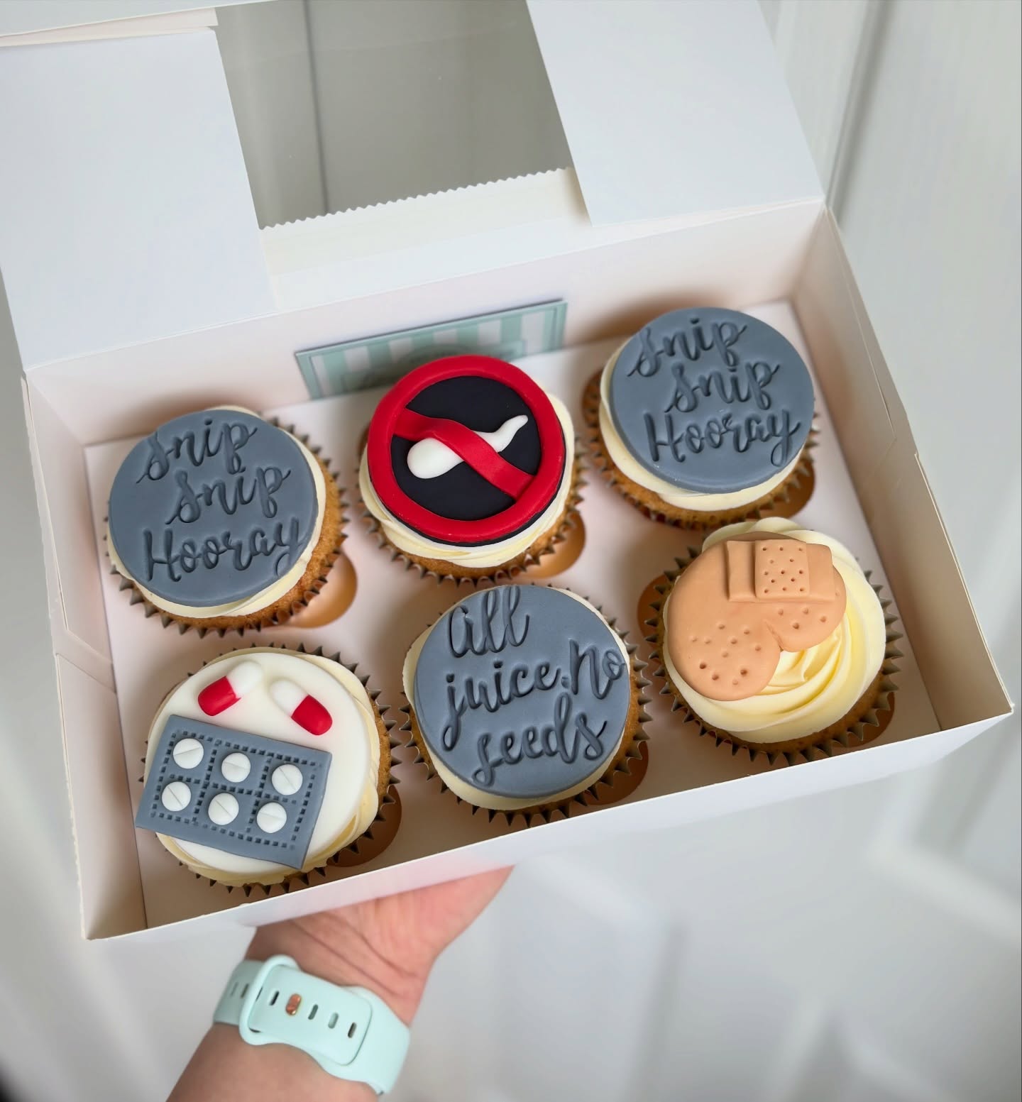 Fondant isn’t usually my thing but I couldn’t say no to these😂✂️🥜
#themedcupcakes #snipsniphooray #portlanddorset #weymouthdorset #dorsetbaker