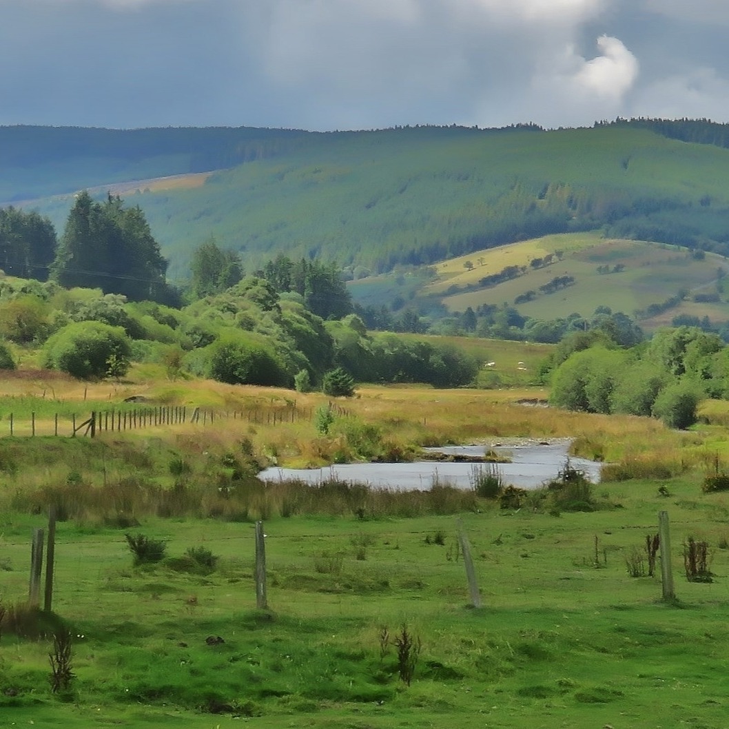 This is a curious photo. At first glance, it appears like a pond or even a lake. But do you know what? It is the Wye curving around a bend just outside Llangurig. I love how things can trick you sometimes - illusions can be fun. #wye #wyevalley #wyevalleywalk #walkingmidwales #midwales