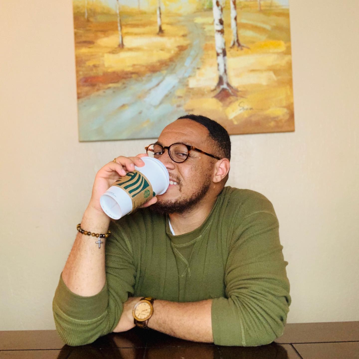 Oat milk honey latte with 2 pumps of vanilla. ⠀
⠀
Oh yeah and the drink is good too..😏😜⠀
⠀
⠀
#YesIAmThisCornyInRealLife #ThisIsNothingMoreThanAPreBirthdayPost⠀
#ThisIsMyStarbucksOrderTakeNotes ⠀
#SelfLovePost ⠀
⠀
⠀
#OOTD #InstaDaily #BlackBoyJoy #BeardedBlackMen