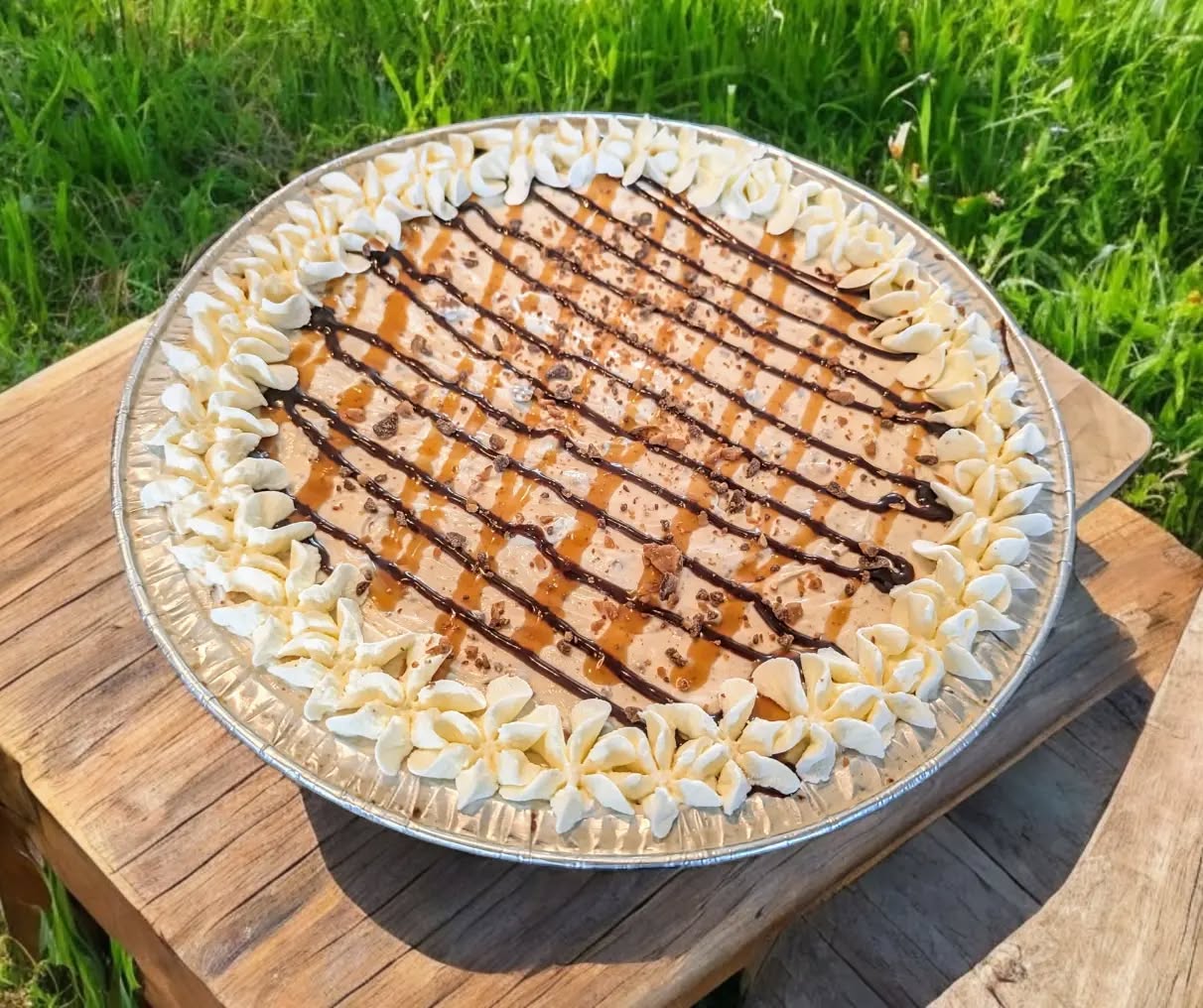 The cheesecake jars you love are now available in cake form. Any of your favorite flavors can now be made as a 9-inch cake.
#cheesecakejars #cheesecake #nobakecheesecake #skorcheesecake #amorecheesecake