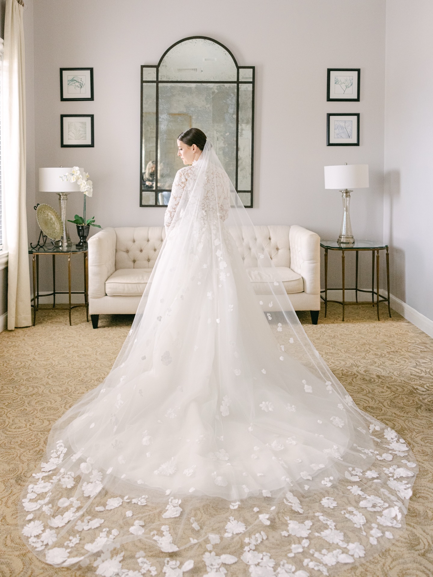 THE Dress 🤌🏼
.
.
.
.
Photography: @stellapaschallphoto
Venue: @lwrgccweddings @lakewoodranchgcc
Planning & Design: @bbweddingsevents
Florals: @scarlettsflowers_weddings
Entertainment @baykingsband
Hair & Makeup: @rdbridalartistry @emvbeautyco
Sweets @sweetsbakehouse
Transport @siestatrolley
Rentals @gabroeventservices
Photobooth @thegalaphotobooth
The dress @simplywhitebridalny
.
.
.
#bbweddings #weddings #sarasota #sarasotaweddingplanner #lwrgccweddings