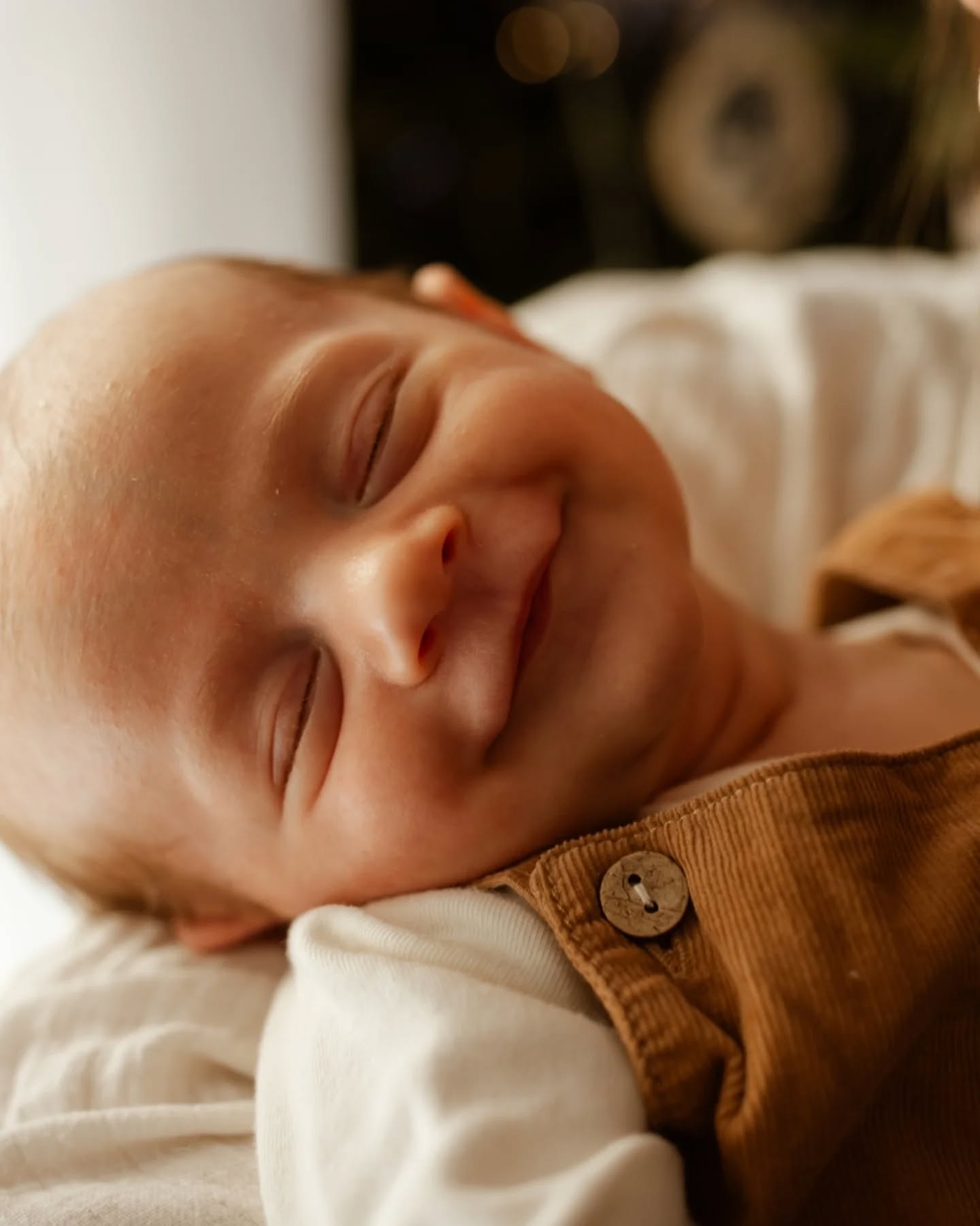 Et si vous permettiez à votre enfant de connaître un bout de son histoire ? Ensemble, on réalise des photographies qui racontent, qui remémorent.
Je me sens tellement chanceuse face à la confiance que vous m'accordez. A la place que vous me faites dans votre intimité , le temps d'une séance.
Merci, du fond du coeur 💛
Je suis Eden, photographe de vos précieux moments de vie ✨
On se rencontre ?
www.edenlbphotographe.fr (lien en bio)
#photographealbi #photographecarmaux #carmaux #photographefamille #photographenaissance