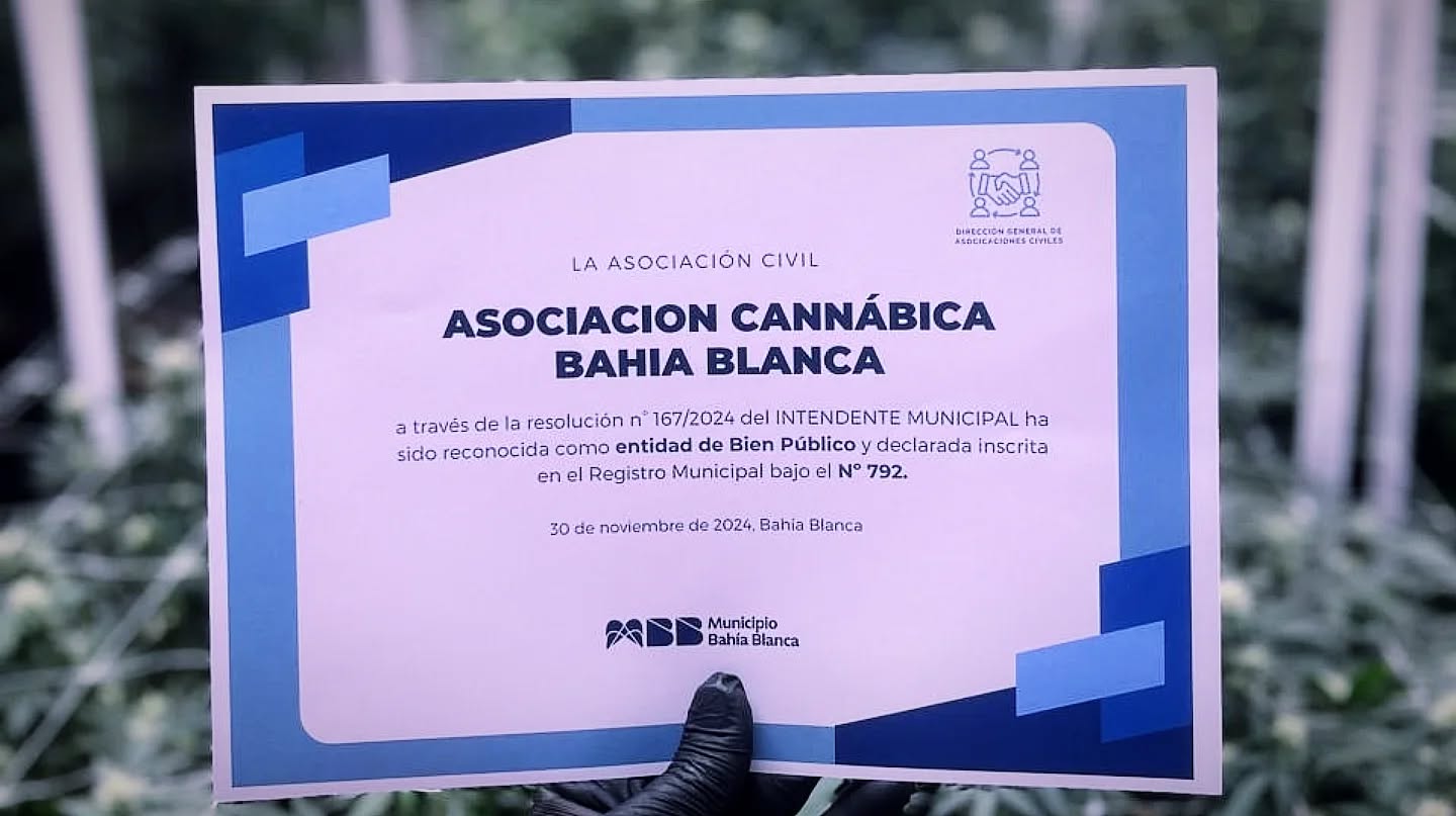 El sábado al mediodía estuvimos en el cierre de año de Asociaciones Civiles, en el Club Atlético de Villa Ressia, junto a distintas organizaciones locales, autoridades municipales y provinciales.
Además de festejar la obtención de la personería jurídica de algunas de las instituciones presentes, también se hizo un reconocimiento a entidades de bien público incorporadas al registro municipal, entre las cuales nos encontramos 💚🌱