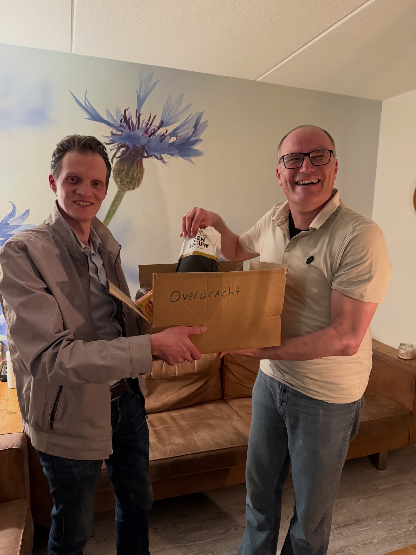 Dick, bedankt voor alles wat je gedaan hebt! 💚 De spullen zijn overgedragen 🎁 de laatste vergadering bij jou thuis is geweest 📑 en je hebt gisteren voor het laatst gestemd in de raadsvergadering ☝️ Je bent een verbinder en gaat altijd met iedereen het gesprek aan, dat blijven we doen! 💚🐞