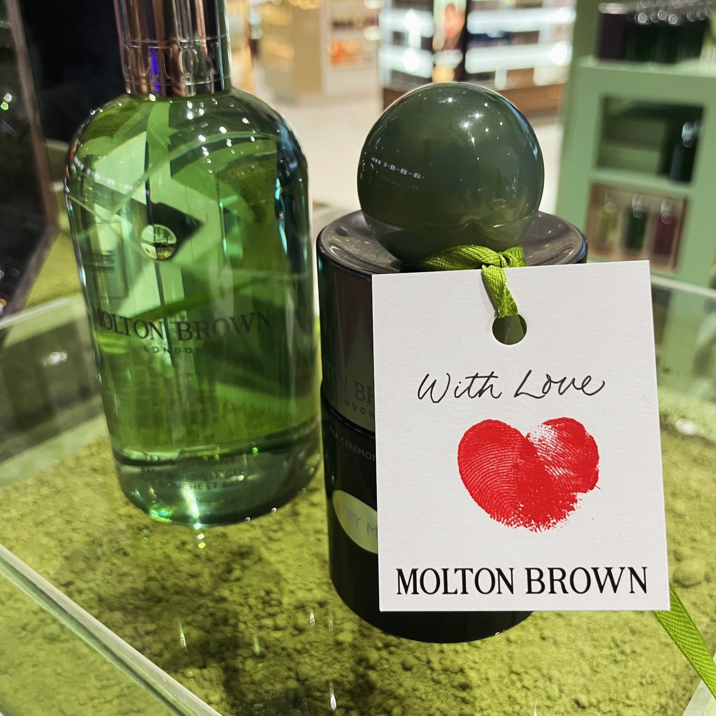 Little love notes, tied with ribbon.
We’ve been at Heathrow T3 personalising Molton Brown fragrance bottles with handwritten messages and a heart made from two fingerprints, the sweetest finishing touch for a gift.
We’re back at Heathrow T3 today, and on Saturday you’ll find us in Molton Brown boutiques in York, Glasgow, Trafford Centre Manchester, Bristol and Newcastle. Come and add a handwritten note for someone you love.
#mothersdaygift @moltonbrown #love #eventart