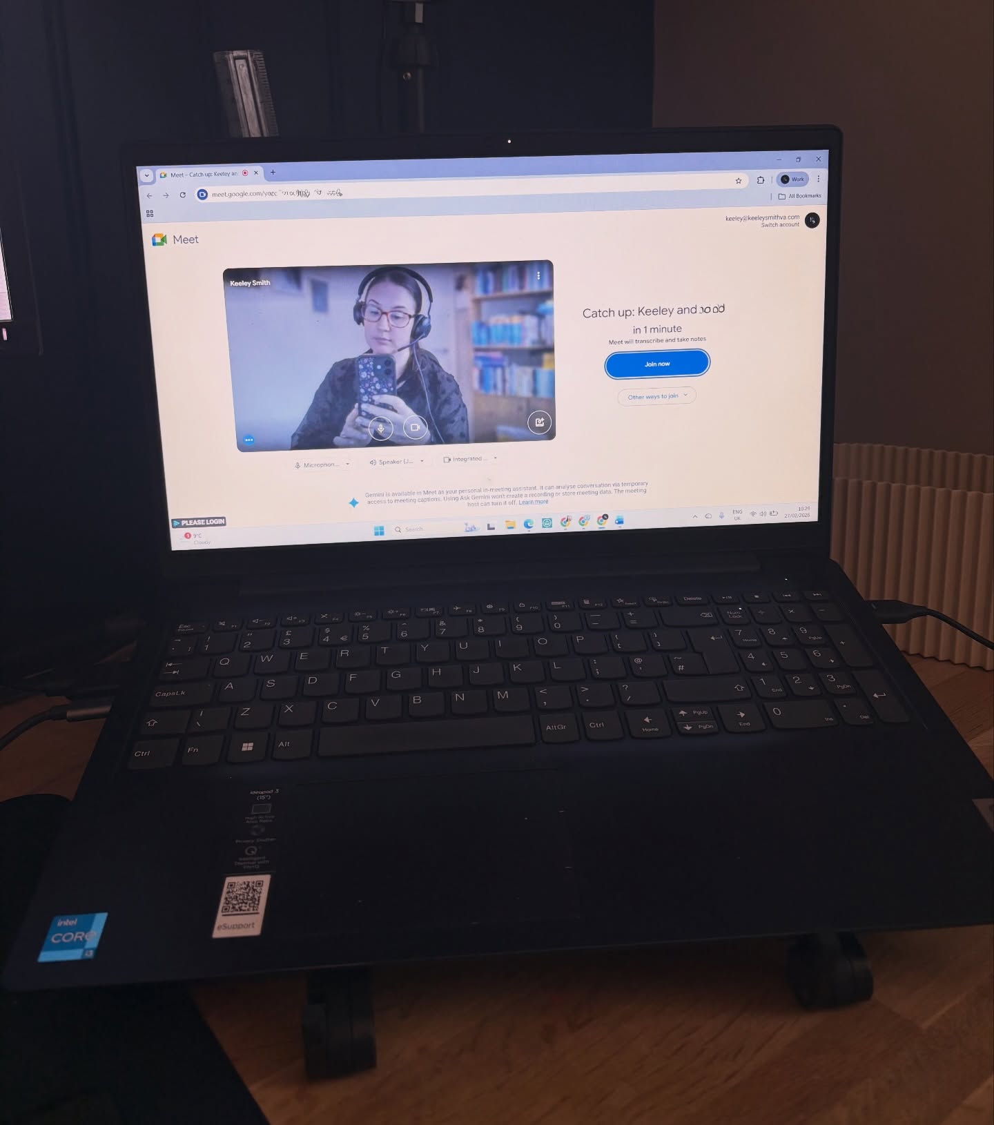 One thing self-employment hasn’t changed about me…
I still work exactly like a lawyer.
Two screens. Proper desk. Mouse. Notepad.
I see these beautiful photos of laptops in coffee shops with matcha and sunshine and think… I am pretty terrible at living the self-employed life 😂.
Years working in a law firm clearly trained me well 🙈.
Structure works for me.
Interestingly, that’s exactly what most of the businesses I work with end up needing too.