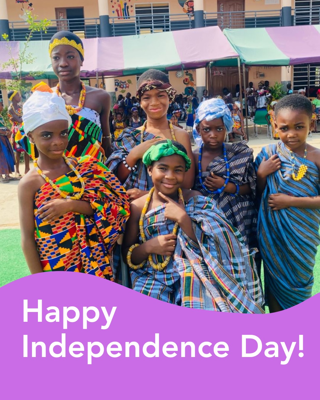 Happy Independence Day❤️💛💚
Die Kinder Zentrum International School feierte den Tag bereits gestern, da heute am 6.3. Feiertag, Tag der Unabhängigkeit, in Ghana ist. Hier seht ihr ein paar Bilder der Schulkinder mit ghanaischen Outfits! 🇬🇭🇬🇭🇬🇭