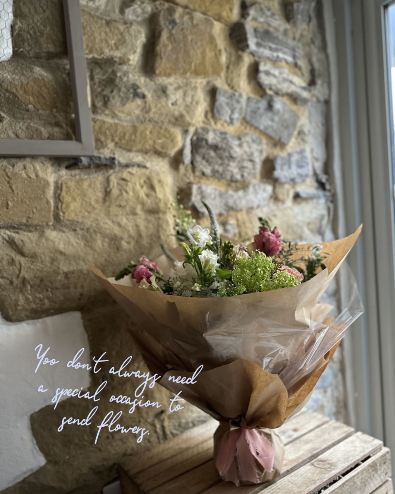 Welcome the weekend in with a bouquet of fresh flowers! Because the ‘Just Because’ flowers are always a winner in my eyes ✨