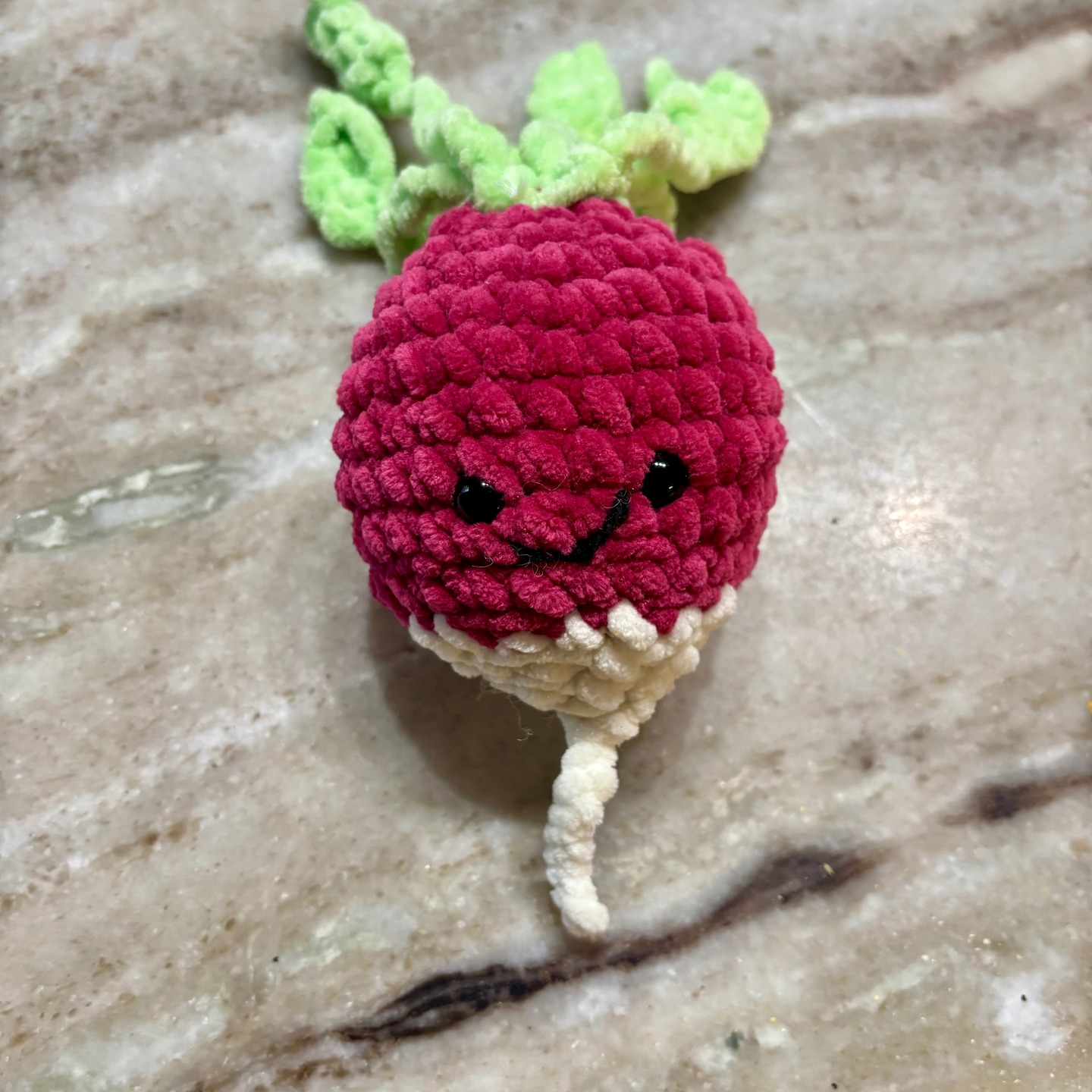 I found a little cutie on my doorstep the other day. A big thank you to whoever left this soft and cuddly beet (I insist that it’s not a radish). It felt less like a delivery and more like a message. I wonder who it was, and if the reference to Bingo Pajama and Jitterbug Perfume was intentional—or just a kitchen coincidence. If you have any leads, let me know! #jitterbugperfume