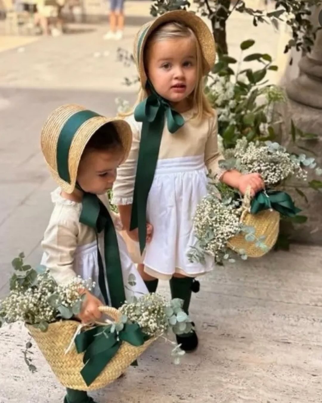 Ideales estas niñas con el modelo Florencia y sus capotas de paja de @masario.es ♥️♥️♥️