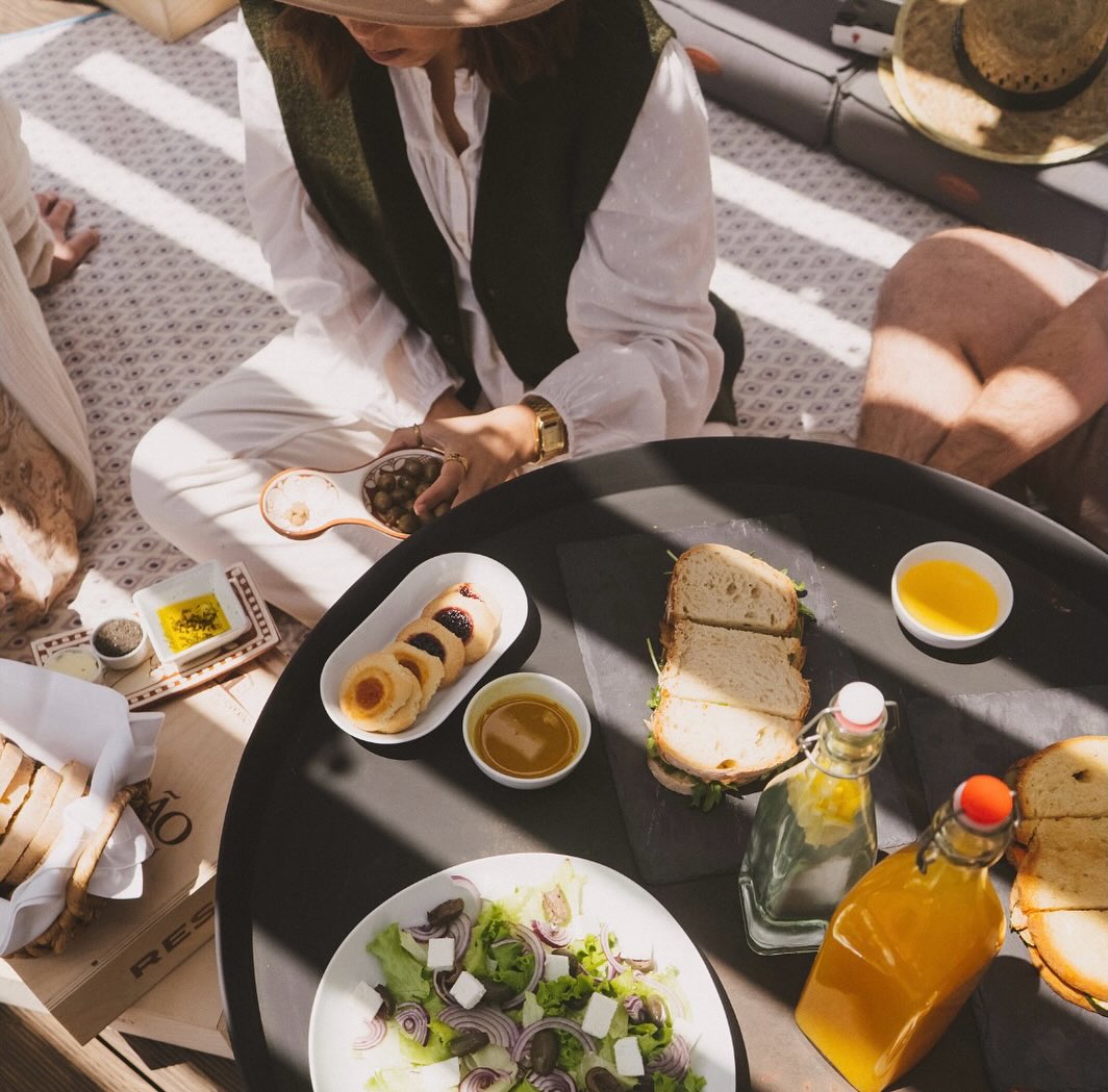 O campo alentejano na primavera é uma explosão de cor e perfume que nos transmite a alegria dos piqueniques no campo da nossa infância. Sempre as melhores recordações.
Na nossa herdade temos locais muito especiais com flores e vista para o Lago Alqueva para criar novas memórias. Teremos todo o prazer em ajudá-lo a preparar esse momento.
The Alentejo countryside in spring is an explosion of color and fragrance that brings back memories of joyful childhood picnics in the fields. Always the best memories.
On our country estate, we have very special places with flowers and views of Lake Alqueva where you can create new memories. We will be delighted to help you prepare for this moment.
picnis in Montimerso
https://www.montimerso.pt/experiencias-in-house
#picnic #countrypicnic #picnicwithaview #romanticpicnic #springpicnic #springtime #flowers #countryflowers #landscape #paisagem #montimerso #montimersoskyscapecountryhouse #alqueva #monsaraz #alentejo #portugal #VisitAlentejo