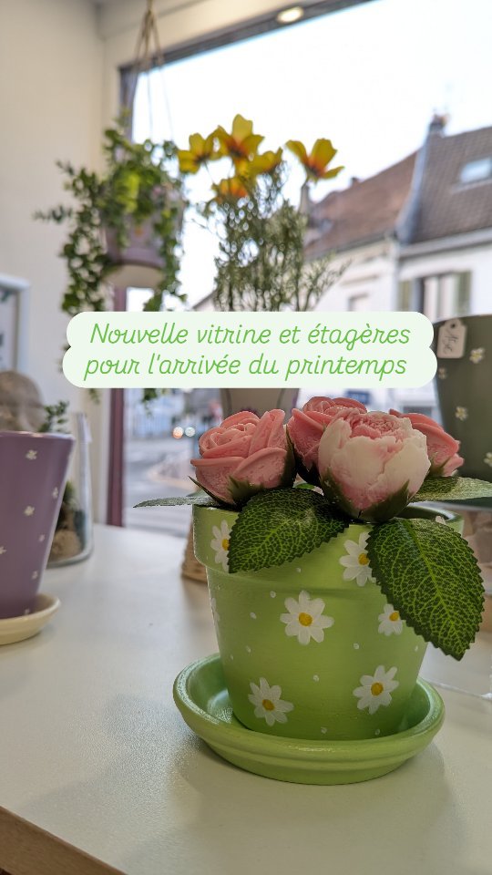 💪 On a mis en application ce que j'ai appris pendant la formation marchandising (apprendre à mettre en valeur les produits en vitrine et en rayon) vu les beaux jours on s'est occupé du rayon jardin, décoration 🌳
On a fait différente étagères, par couleur et idée cadeau 💐
Vous en pensez quoi ? 🤔
#printemps #vitrineboutique #BoutiqueDeCréateurs #ArtisanCréateur
@marjolainesiffre