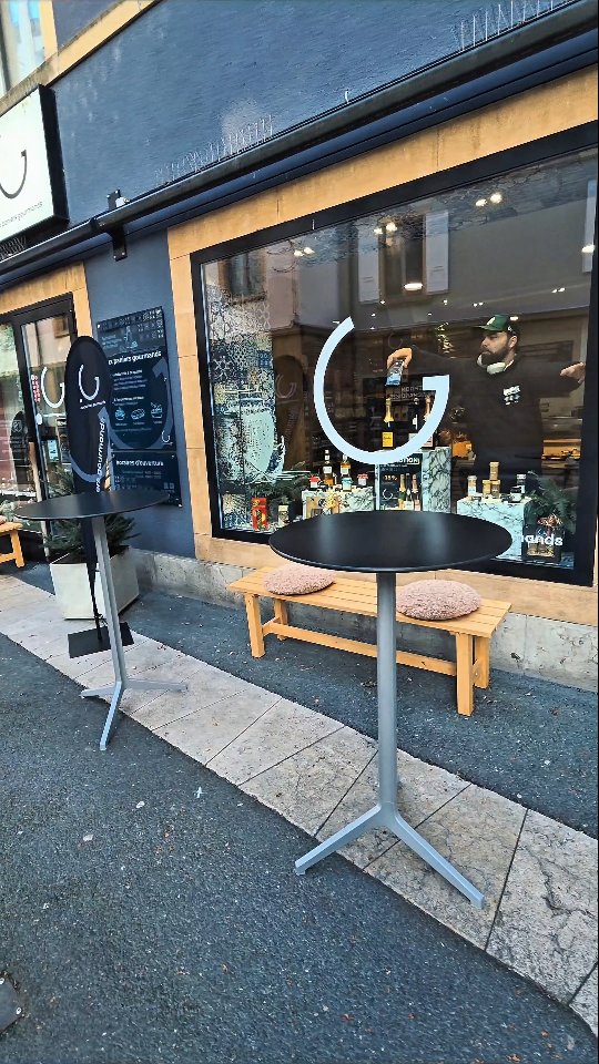 🎥 Petite visite aux Aux Paniers Gourmands !
Les étagères se remplissent de nouvelles gourmandises 🍫🍯🧀🥨
Des saveurs à découvrir, à offrir ou simplement à savourer 😋🎁
Passez nous voir… il y a toujours une bonne surprise dans un panier gourmand 🧺✨
#Neuchatel #PanierGourmand #Nouveautes #ProduitsLocaux #Gourmandise FoodLover