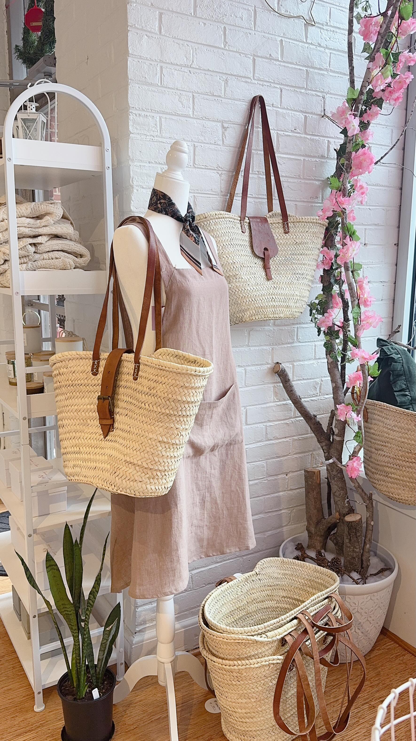 Sakura is blooming and spring weather is here! It’s time to collecting straw French Market basket for this Spring Farmers Market shopping season! We have new collection basket just got inside store this week!
Come shop local with us ★彡
The Botanique & Co
112 2nd St, NE, Charlottesville, VA
www.thebotaniqueco.com
#shopsmall #sustainableliving