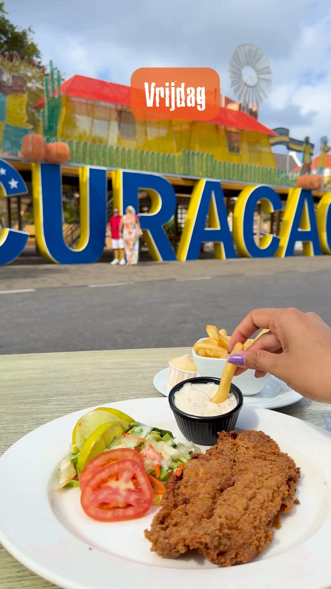 Monday to Sunday, Plein has got you covered.
From early breakfast and coffee dates to (take-out) lunch breaks, ‘borrel momentjes’ and dinners there’s always something delicious waiting for you.
Whatever day it is, whatever you’re craving… we’re ready to serve.
See you this week at Plein Café Wilhelmina in the heart of our CIty Centre Punda!