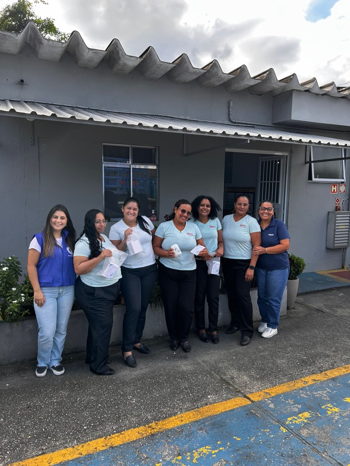 Em celebração ao Dia Internacional da Mulher, o SINDMINÉRIOS realizou uma ação especial nas empresas da categoria, entregando lembrancinhas simbólicas às trabalhadoras como forma de reconhecimento, respeito e valorização.