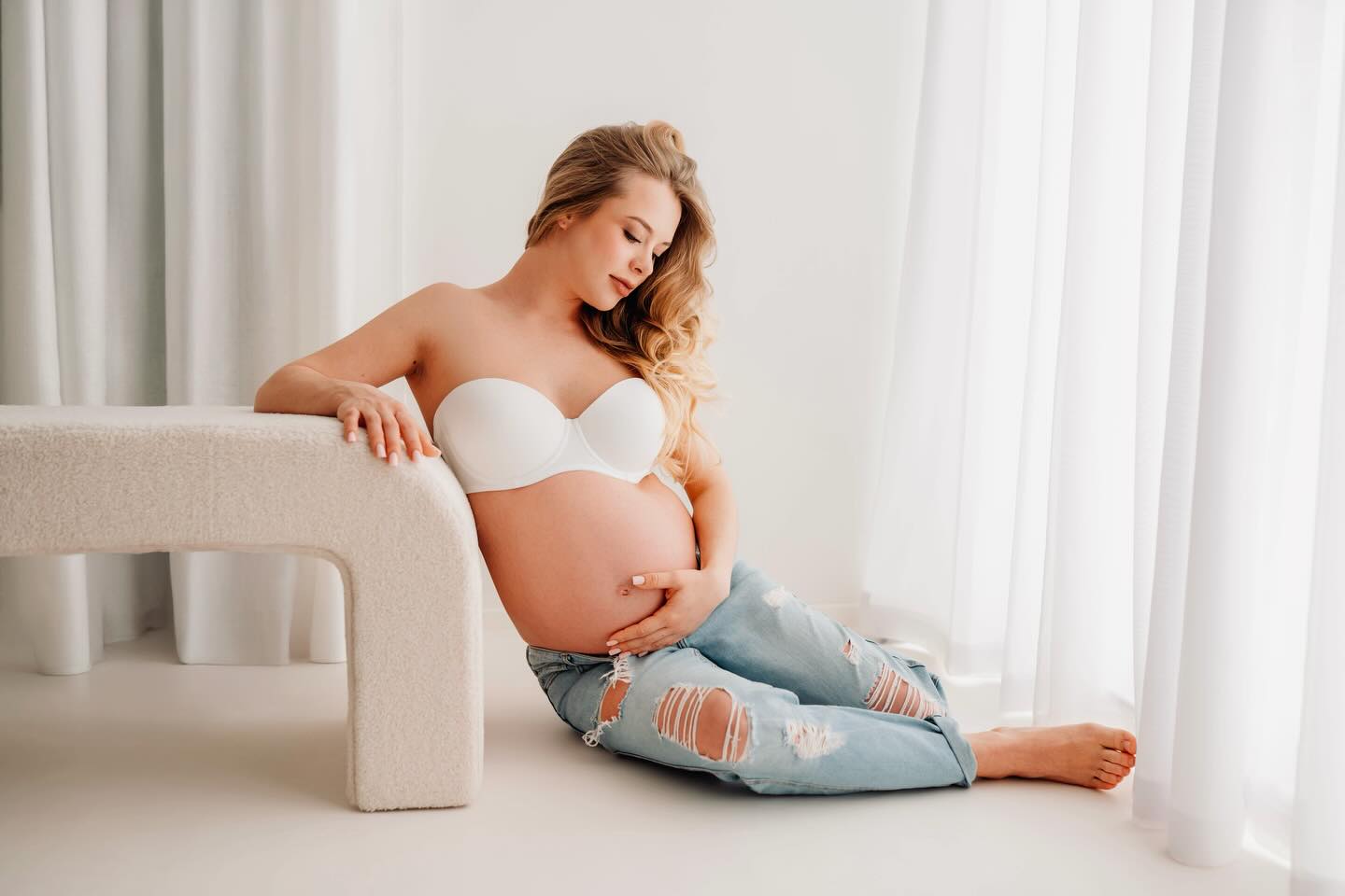 There’s something about maternity photos with jeans that just feels so effortless, genuine, and beautifully real... 🤍.
.
.
.
.
Newborn, Family & Maternity Photographer in Zürich area | Ksenia Photography
.
.
Neugeborenen-, Familien- & Schwangerschaftsfotografin im Raum Zürich | Ksenia Photography
.
.
.
.
#maternityphotography #motherhood #zurich_switzerland❤️ #newlife #schwangerschaftshooting