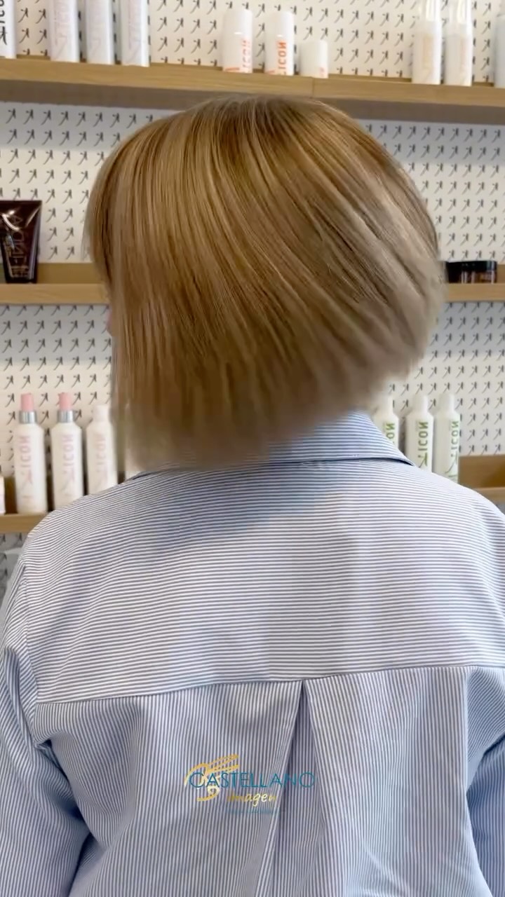 Nos encanta este práctico bob que nunca pasa de moda. ✂️
Un corte cómodo, elegante y muy fácil de peinar en el día a día. Además, se adapta a muchos tipos de cabello y siempre aporta un toque moderno y favorecedor.
Si buscas un cambio que sea estiloso y fácil de mantener, el bob siempre es una apuesta segura.
#castellanoimagen #peluqueriasevilla #cortebob #cambiodelook #hairgoals