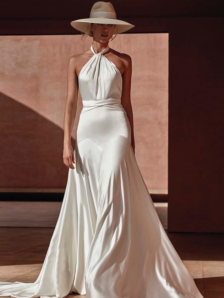 Book before the end of March to make one of these @pronovias dresses yours before they’re gone for good.
Discontinued dresses always makes me sad, but also a little bit excited as it means making way for newness.
Book via the link in my bio quick to see these beauties in real life and order in your size 💗
#pronovias #pronoviasweddingdress #pronoviasbride #bridal #weddingdress