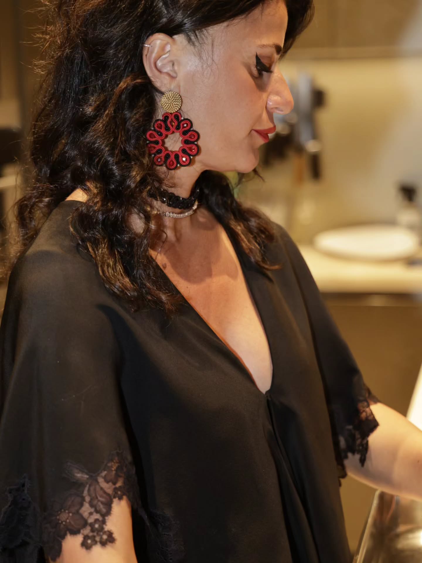 Not just an event,
but an evening filled with beauty,
ancestral food,
and art ✨
A moment where people,
stories,
and creativity came together and
where Rimal was revealed for the very first time.
~
Non solo un evento,
ma una serata fatta di bellezza,
cibo ancestrale
e arte ✨
Un momento in cui persone,
storie
e creatività si sono incontrate
e in cui Rimal è stata svelata per la prima volta.
#Desirea #Rimal #Jewelry #NewCollection