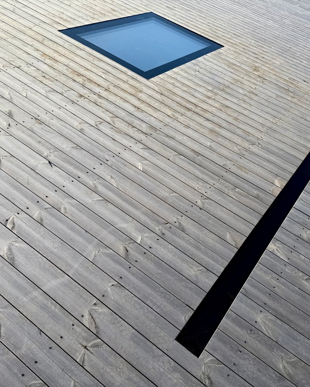 Takfönster i liv med faltak och infälld hängränna Villa Äntligen.