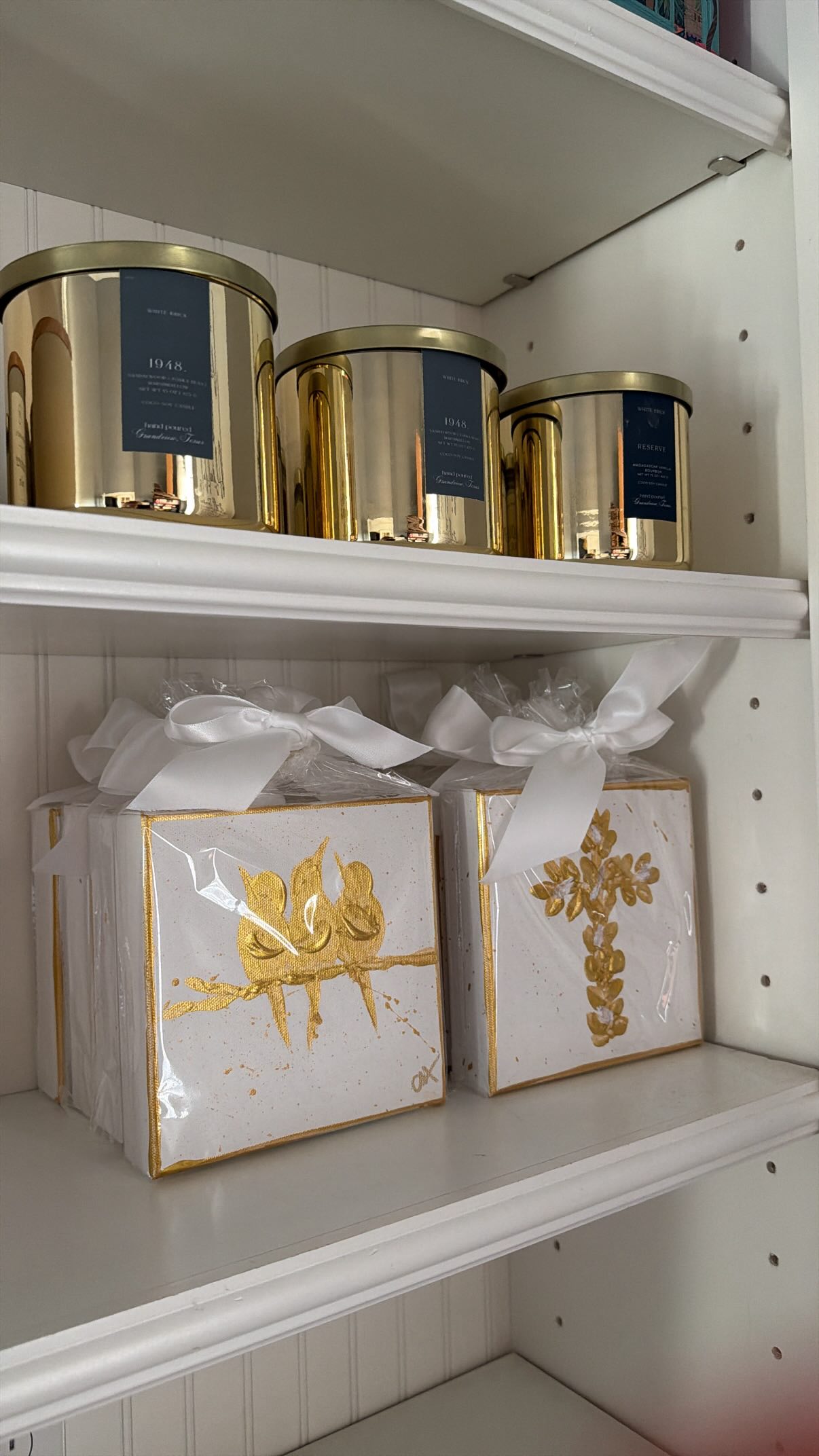 A beautiful reminder for someone you love. 🤍
These hand-painted pieces in classic white & gold feature meaningful scripture, and come wrapped with a ribbon — ready to gift for Easter, a friend walking through a hard season, or truly any moment that calls for a little hope in Jesus! 🙌🏼
Adding to the website now.