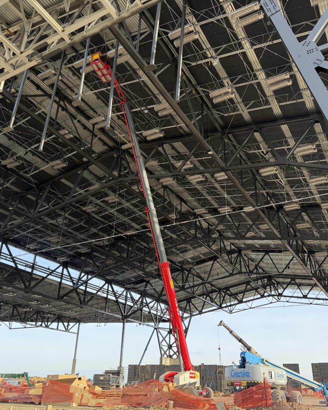 No Excuses - Just Results The GCI team has been defying gravity during the construction of the Broken Arrow amphitheater. Have you noticed the progress while driving on the Creek Turnpike?
#scaffolding #mastclimbers #generalcontractor #crane #commercialconstuction