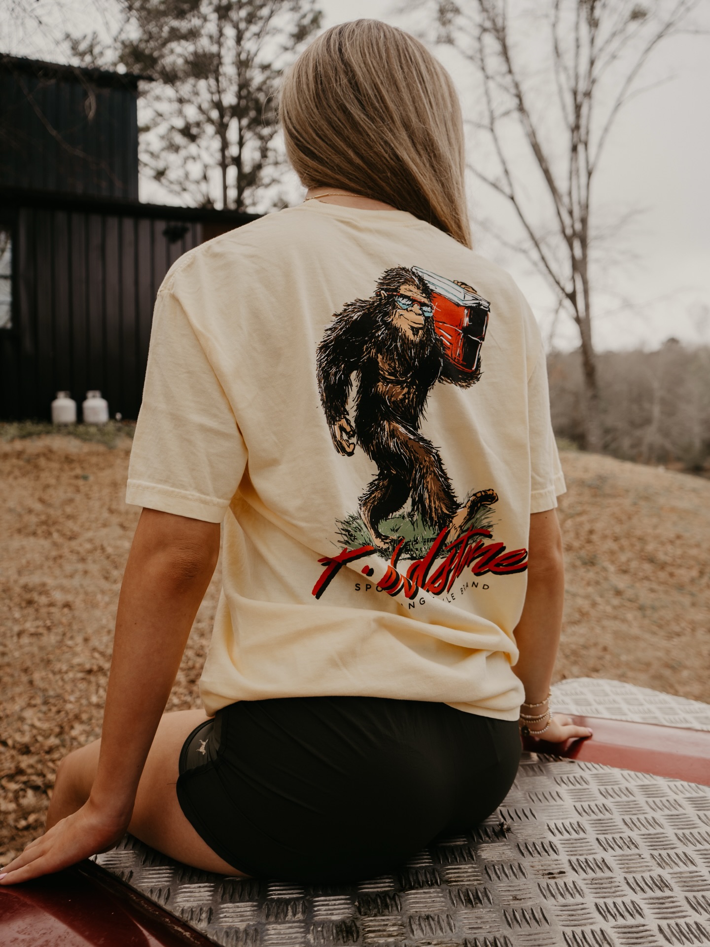 Some say he’s a myth…
but we’ve seen him at the tailgate.
Introducing the Tailgate Bigfoot Tee — made for campfires, coolers, and Saturdays in the woods.
#FieldstoneOutdoors #TailgateSeason #BigfootCountry #HuntCamp #SouthernOutdoors CampLife OutdoorLifestyle