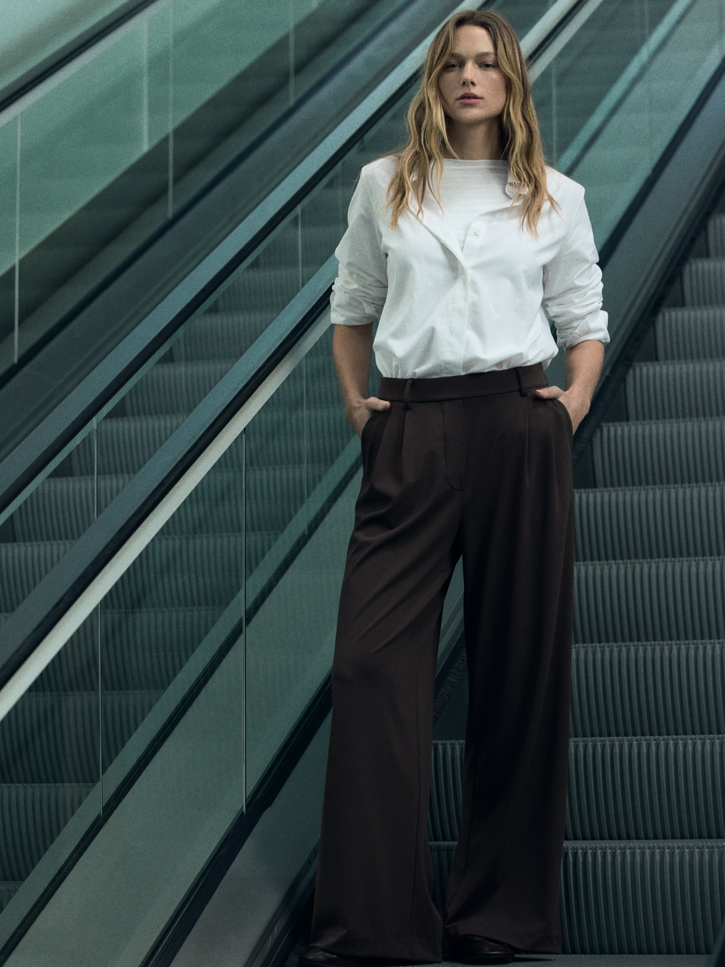 Ditch the rigid office fits with Calzedonia’s new Flex Pants.
Pure boss babe gold.