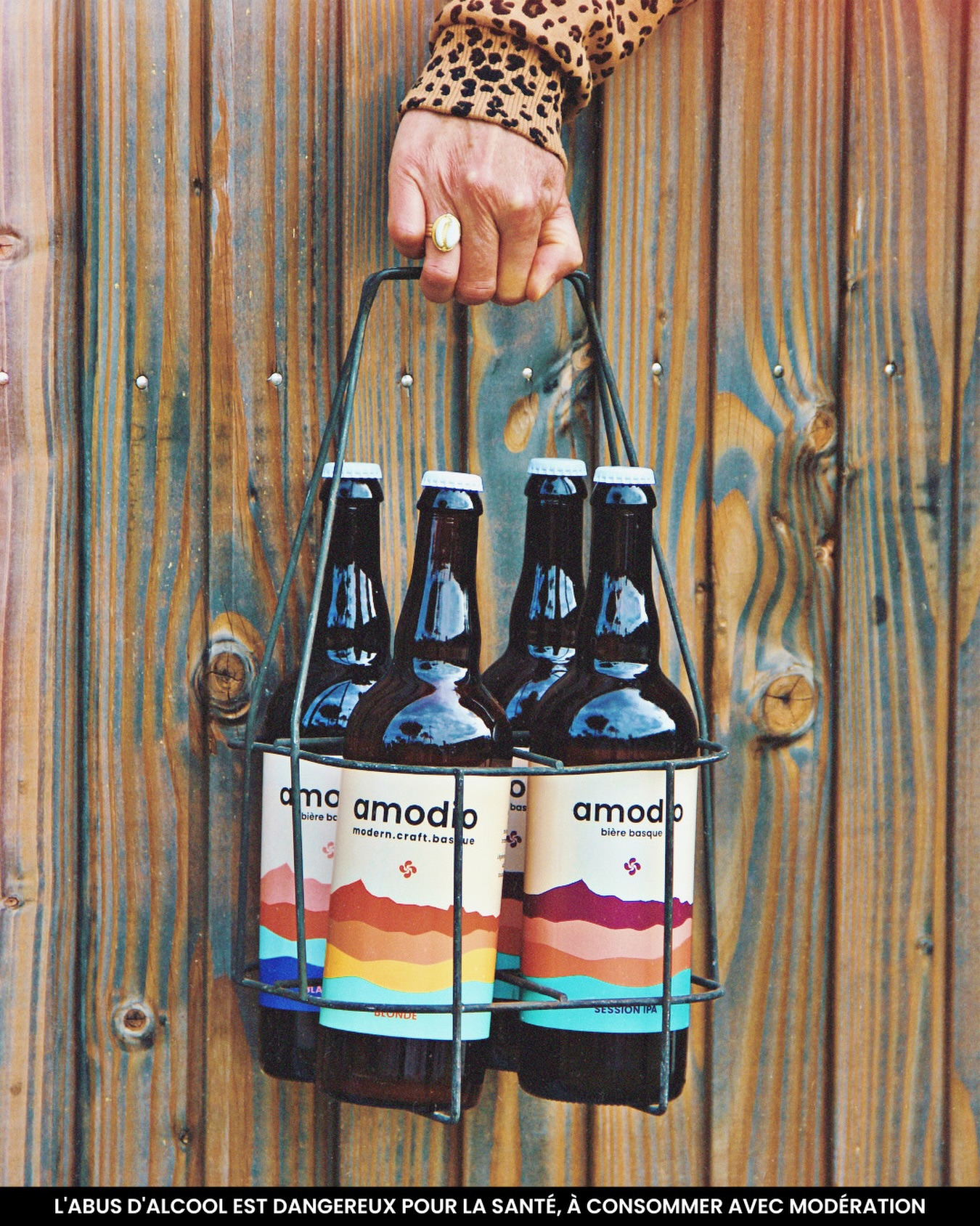 Sharing is caring.
The big amodio bottle created for sharing good times.
#amodio #beer #basquecountry
L’abus d’alcool est dangereux pour la santé, à consommer avec modération.