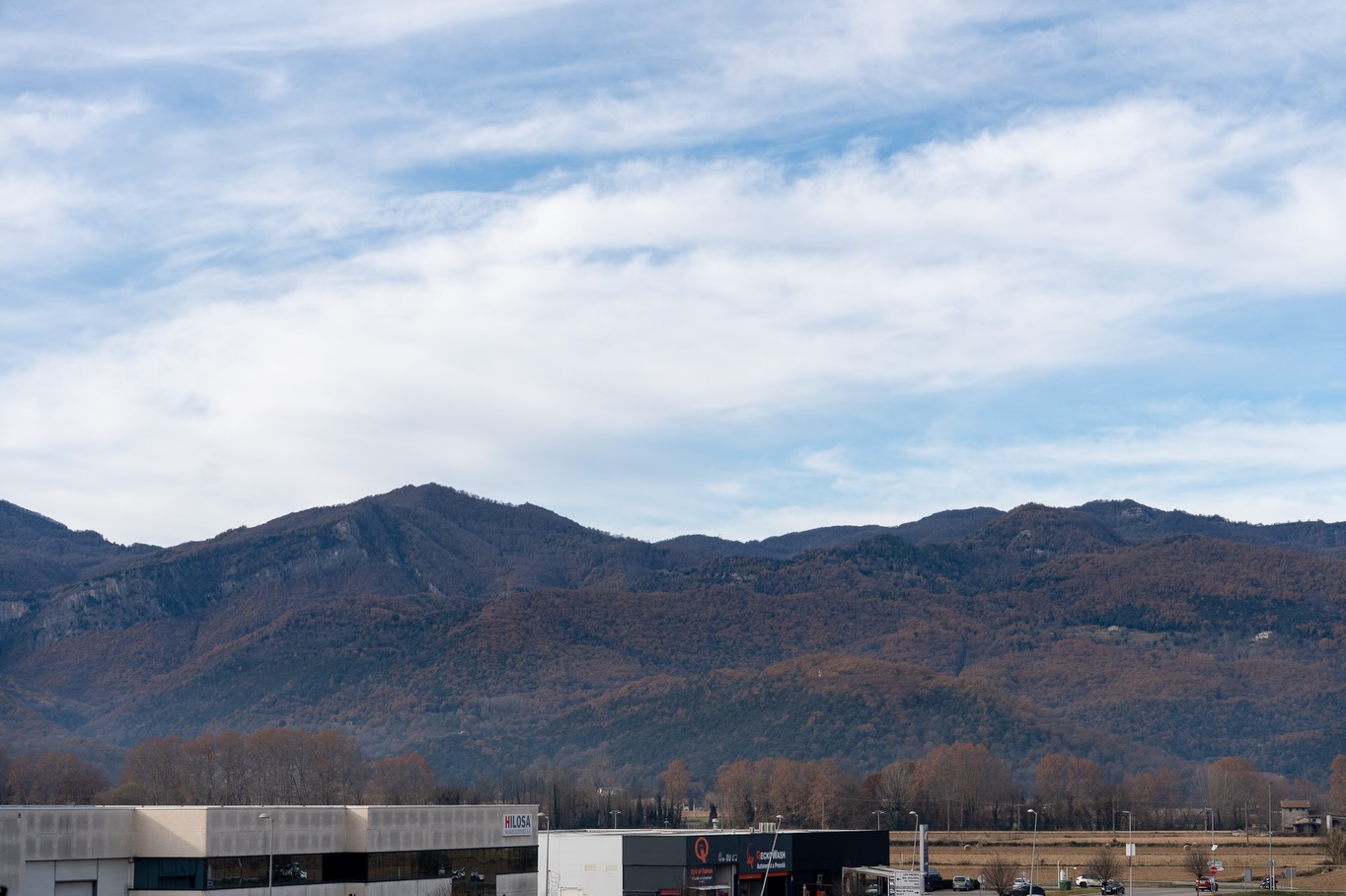 Entre volcanes y naturaleza nace algo único.
Aquí, en La Garrotxa, empieza la historia de Ron 7 Villas🥃