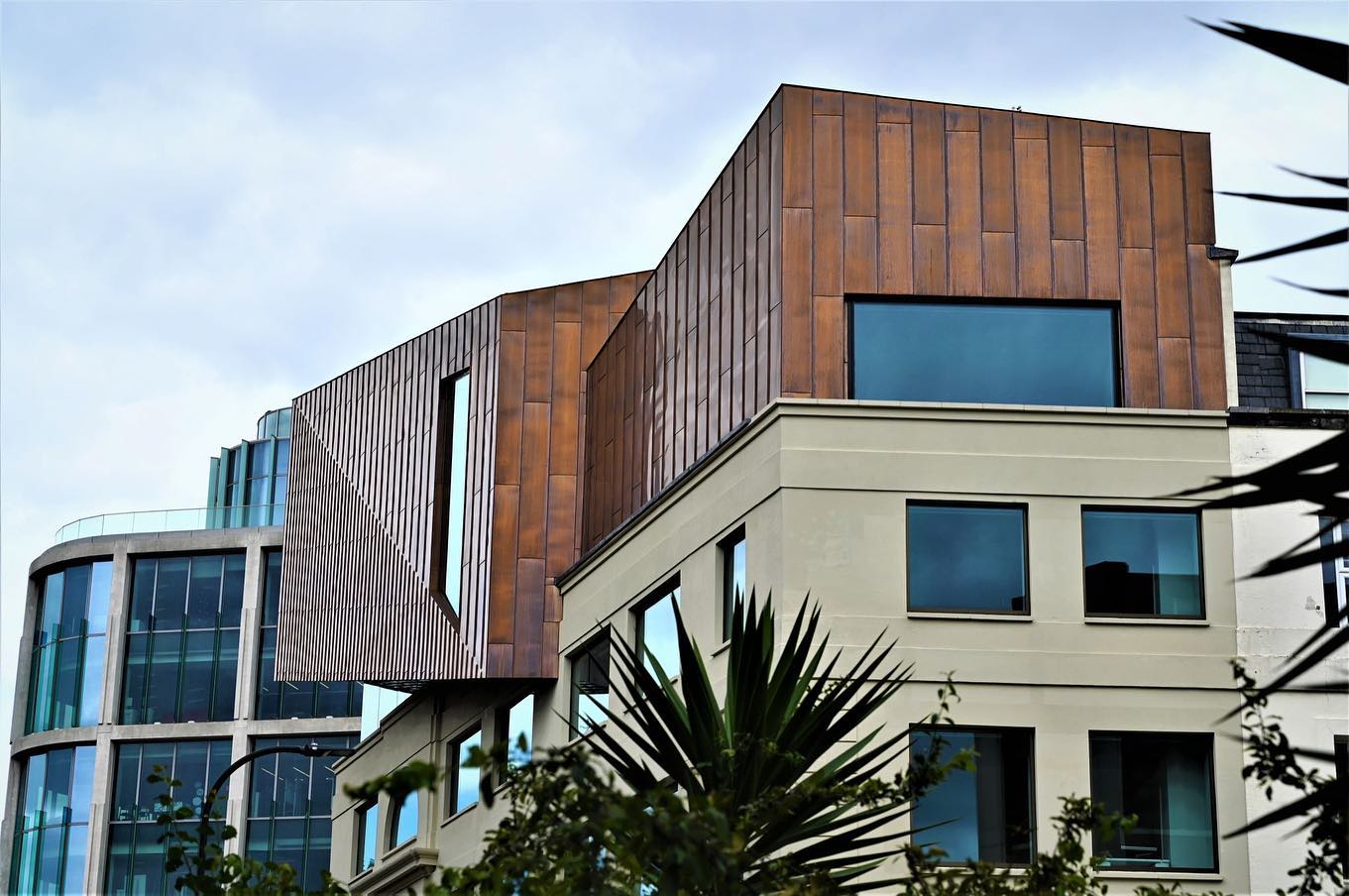 This project, located on Euston Road, consisted of the redevelopment of the existing Cambridge House building. The roofing and cladding at Cambridge House is all Standing Seam, and was all completed using Aurubis 0.7mm Nordic Standard Copper.
This eye catching project was also the winner of the FTMRC - Federation Traditional Metal Roofing Contractors Ian Harvey Architectural Award 2021.