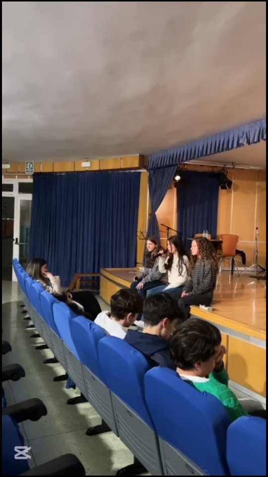 Moltes hores d'assaig, nervis i ganes de pujar a l'escenari de la sala d'actes de l'escola aquesta tarda per celebrar un curs més el nostre concert solidari! ✨
Volem donar les gràcies a tot l'alumnat i a tot el personal que fa dies que preparen aquest espectacle tan especial 👏🏻
Ara ja només ens falta el públic... vosaltres! 🙋🏻♀️ Us esperem aquesta tarda per gaudir d'una bona estona plegats per una bona causa! Bateguem junts per Copiapó 💛