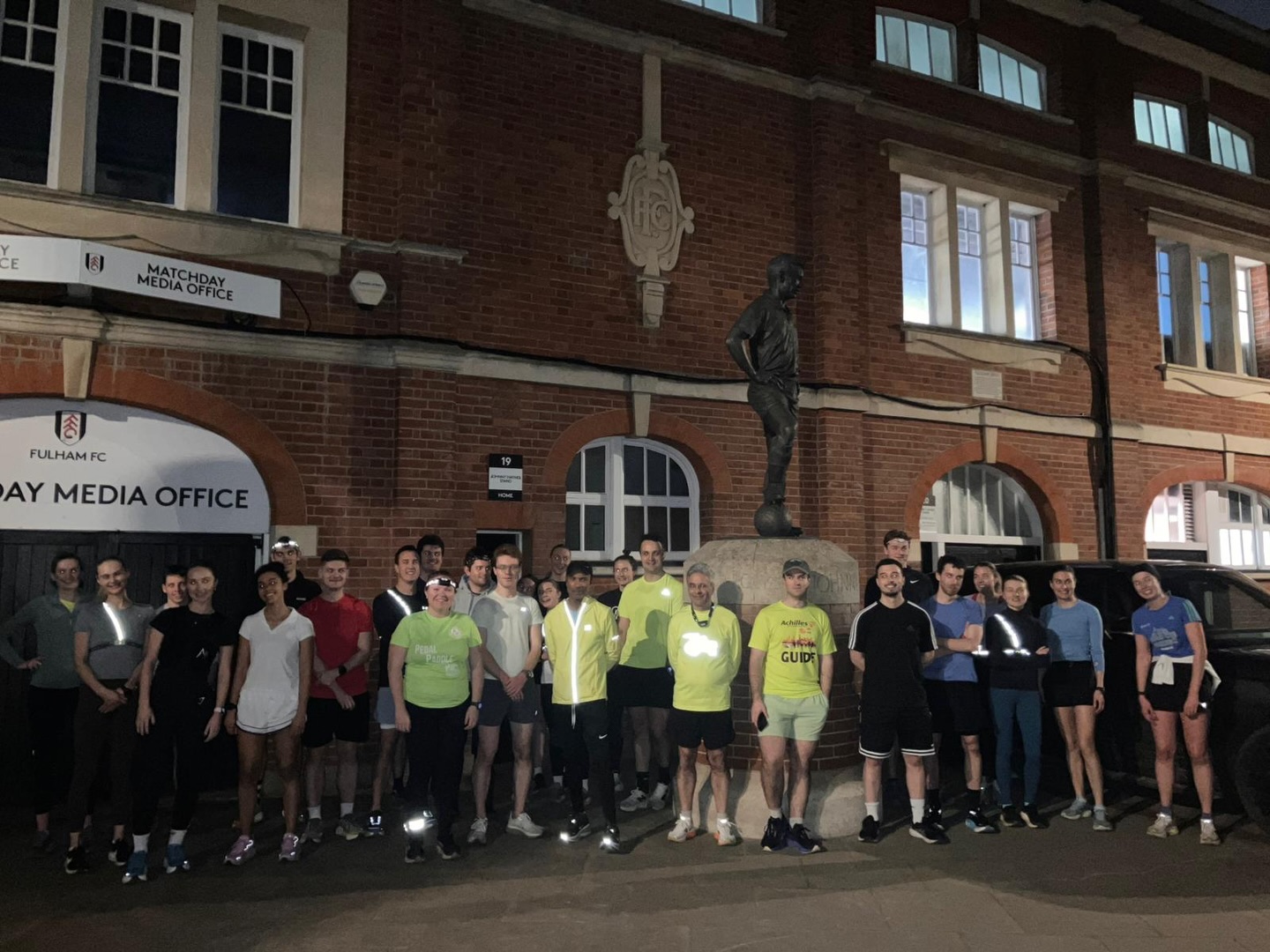 Well done to our Thursday club runners who showed up last night! And a huge thank you to Tim for hosting and Maddie for backmarking our run!
.
At a loose end tomorrow morning? 1st Saturday of the month means Stripes Out Saturday at @parkrunuk . Show off your FRC top with pride at whichever parkrun you’re doing this weekend (and tag us on Instagram so we can share!). If you’re a newer member, please come and say hello to us at the end of @fulhampalaceparkrun - we’ll be the ones that look like a Dazzle of Zebras! 🦓🦓
.
#runningclub #parkrun #parkrunuk #runnersofinstagram #socialrun