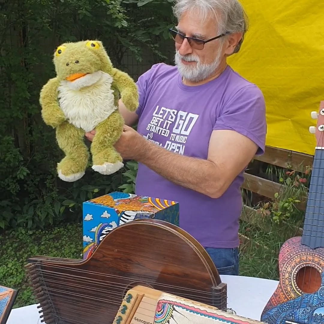 Foto DELL'OPEN DAY di oggi!
Un bellissima giornata!
Grazie di esserci stati, grazie ai nostri insegnanti, per averla resa così speciale, e Grazie a Raimondo Montanino e Moreno Brigada liutai a torino per il banchetto di LIUTERIA e a Seicordedueruote per il bellissimo workshop di chitarra!