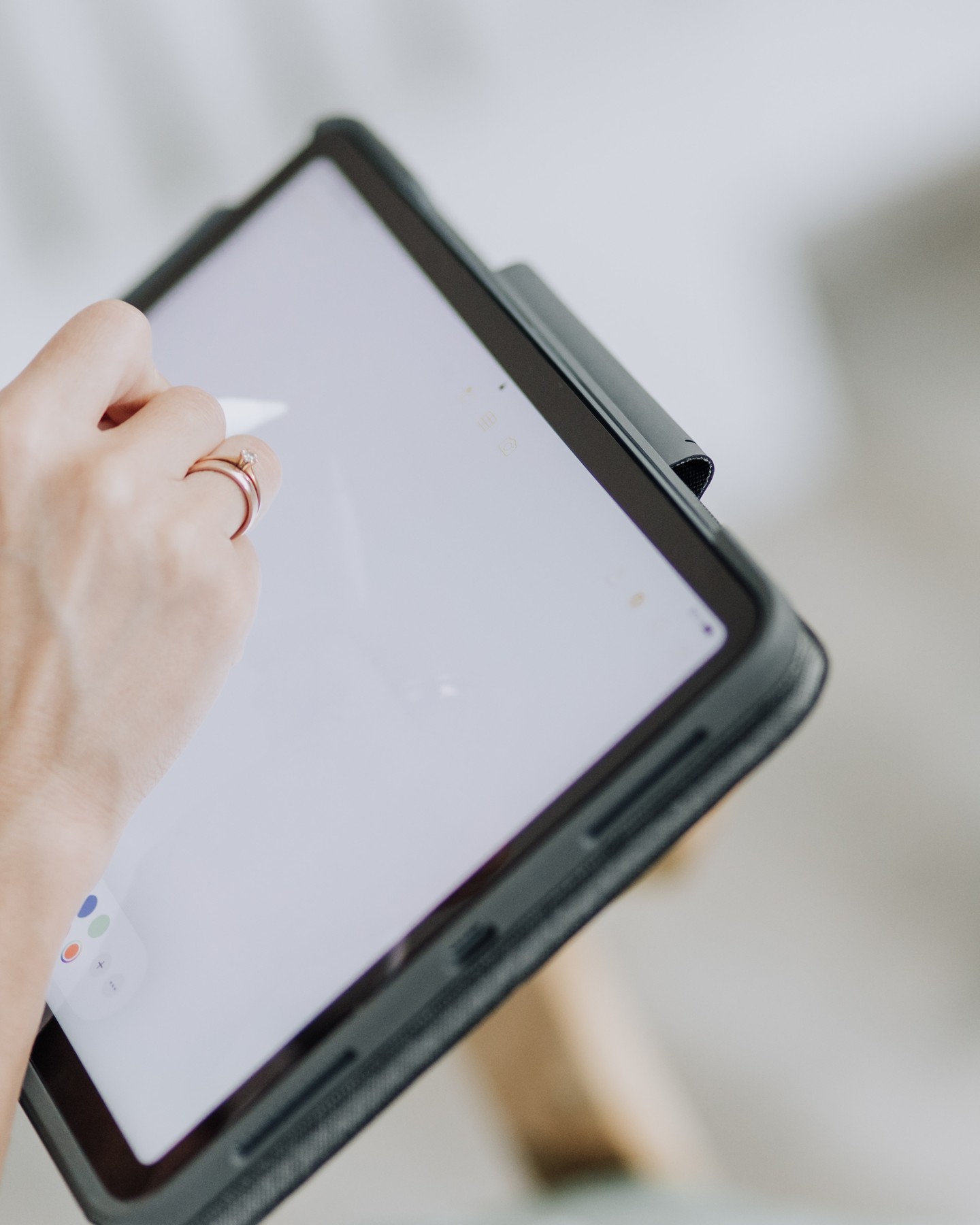 ✨ Was sind Branding-Bilder und warum sind sie wichtig?
Branding-Fotos sind viel mehr als nur schöne Portraits.
Sie erzählen die Geschichte deiner Marke, deines Unternehmens und vermitteln deine Werte auf den ersten Blick.
Für Olivia, die sich in Zittau als Logopädin selbstständig macht, sind diese Bilder der erste Schritt, Vertrauen bei potenziellen Kunden aufzubauen. Denn Bilder sprechen oft mehr als Worte!
📷 Bist du auch dabei, deine Marke zu stärken?
Schreib uns für dein persönliches Branding-Shooting!
#BrandingPhotography #PersonalBranding #BusinessFotos #BlueberryPhoto #FotoloftZittau #Selbstständigkeit